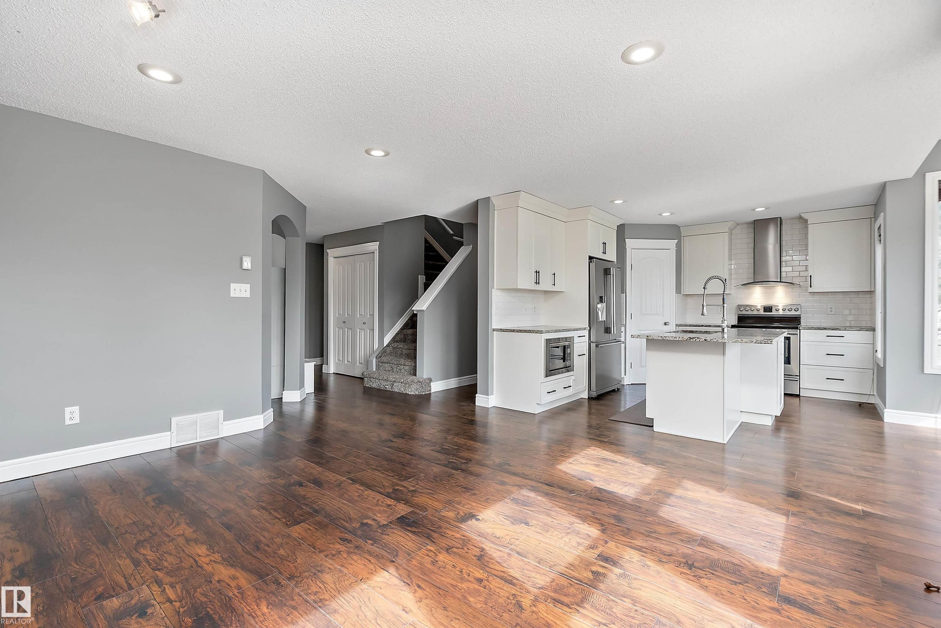 1103 115 Street Sw, Edmonton, AB - Indoor Photo Showing Kitchen With Upgraded Kitchen