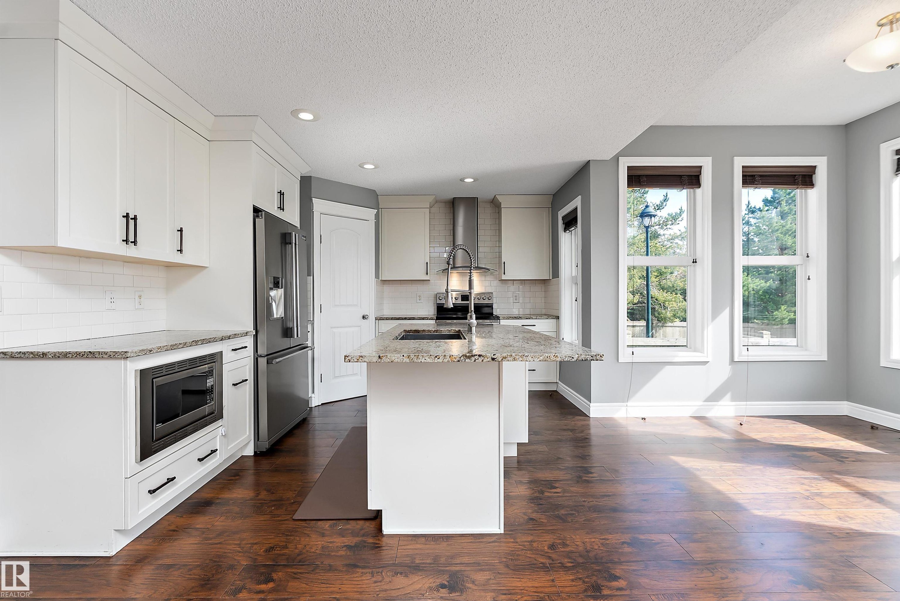 1103 115 Street Sw, Edmonton, AB - Indoor Photo Showing Kitchen With Upgraded Kitchen