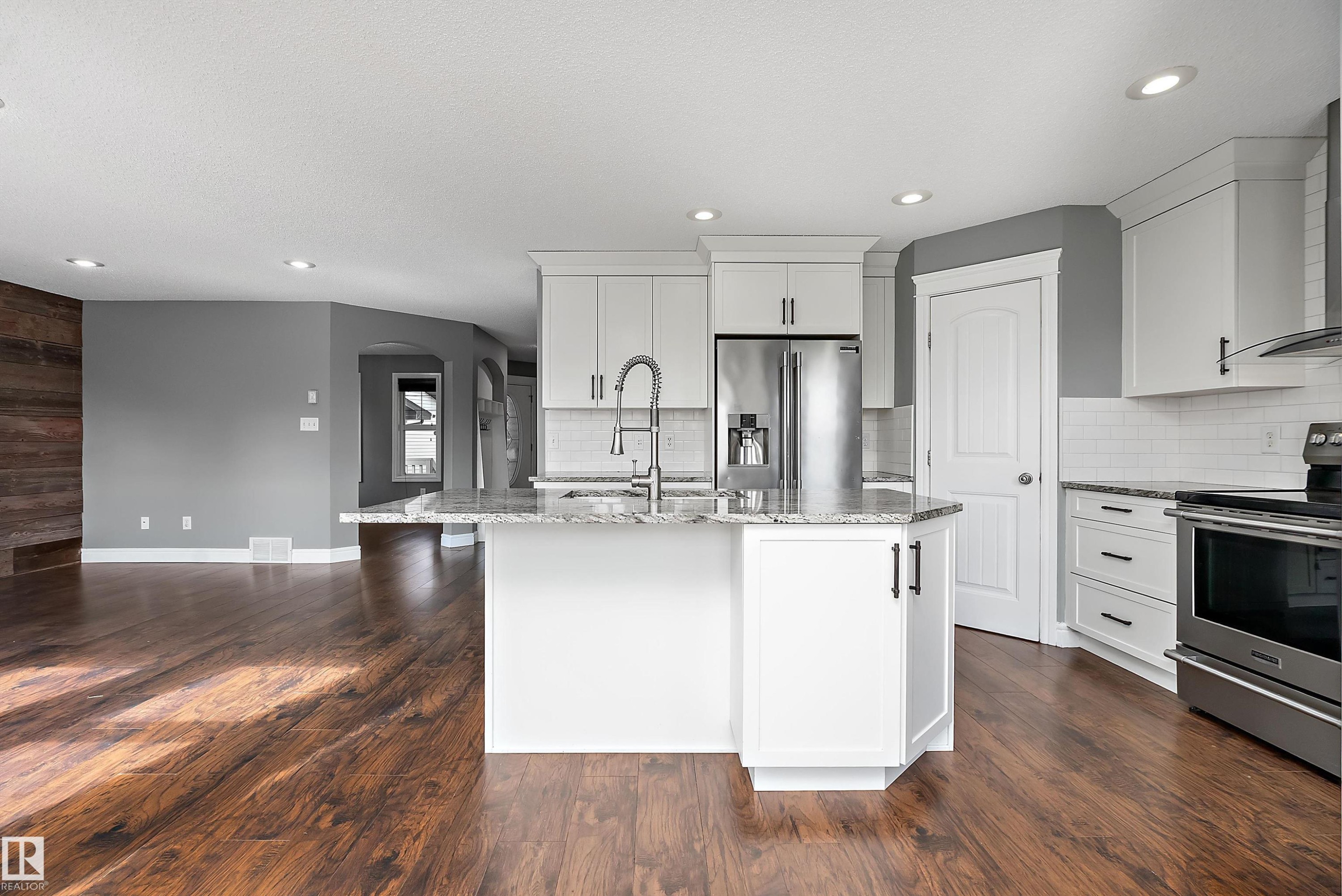 1103 115 Street Sw, Edmonton, AB - Indoor Photo Showing Kitchen With Stainless Steel Kitchen With Upgraded Kitchen