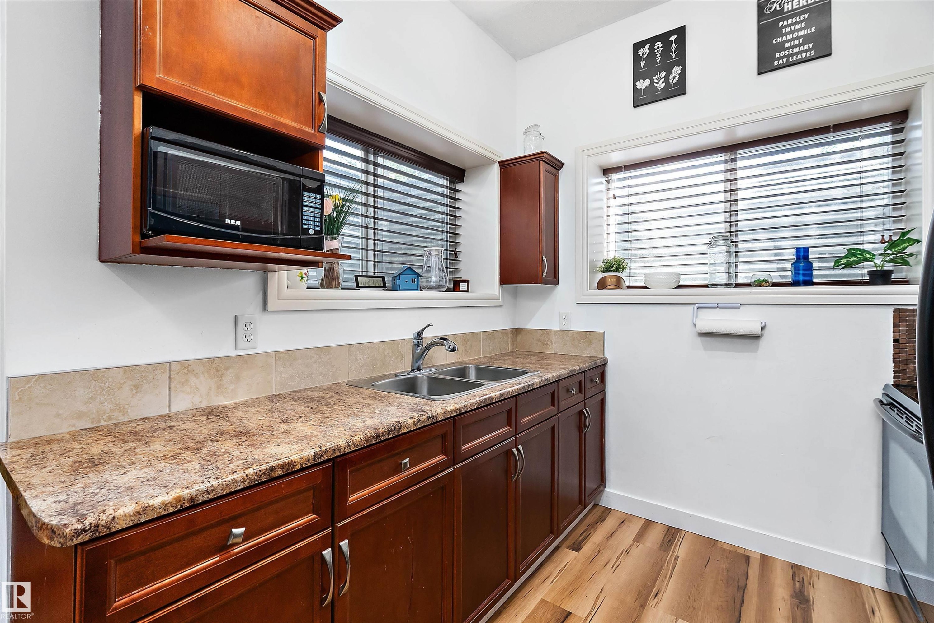 1103 115 Street Sw, Edmonton, AB - Indoor Photo Showing Kitchen With Double Sink