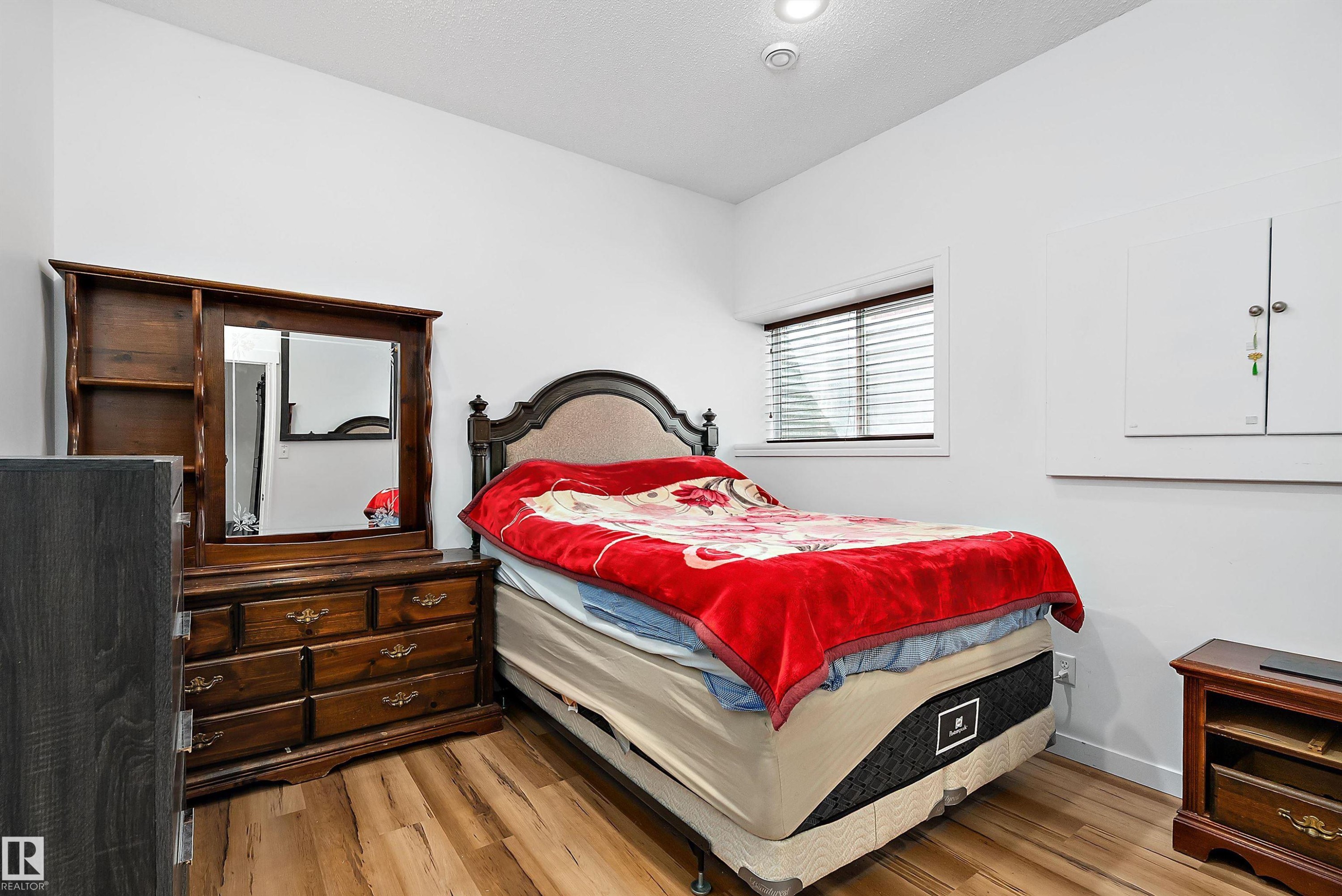 1103 115 Street Sw, Edmonton, AB - Indoor Photo Showing Bedroom
