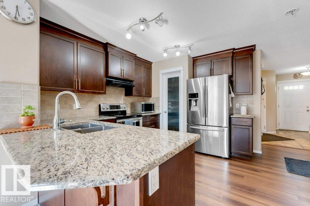 2912 15 Street Nw, Edmonton, AB - Indoor Photo Showing Kitchen With Double Sink With Upgraded Kitchen