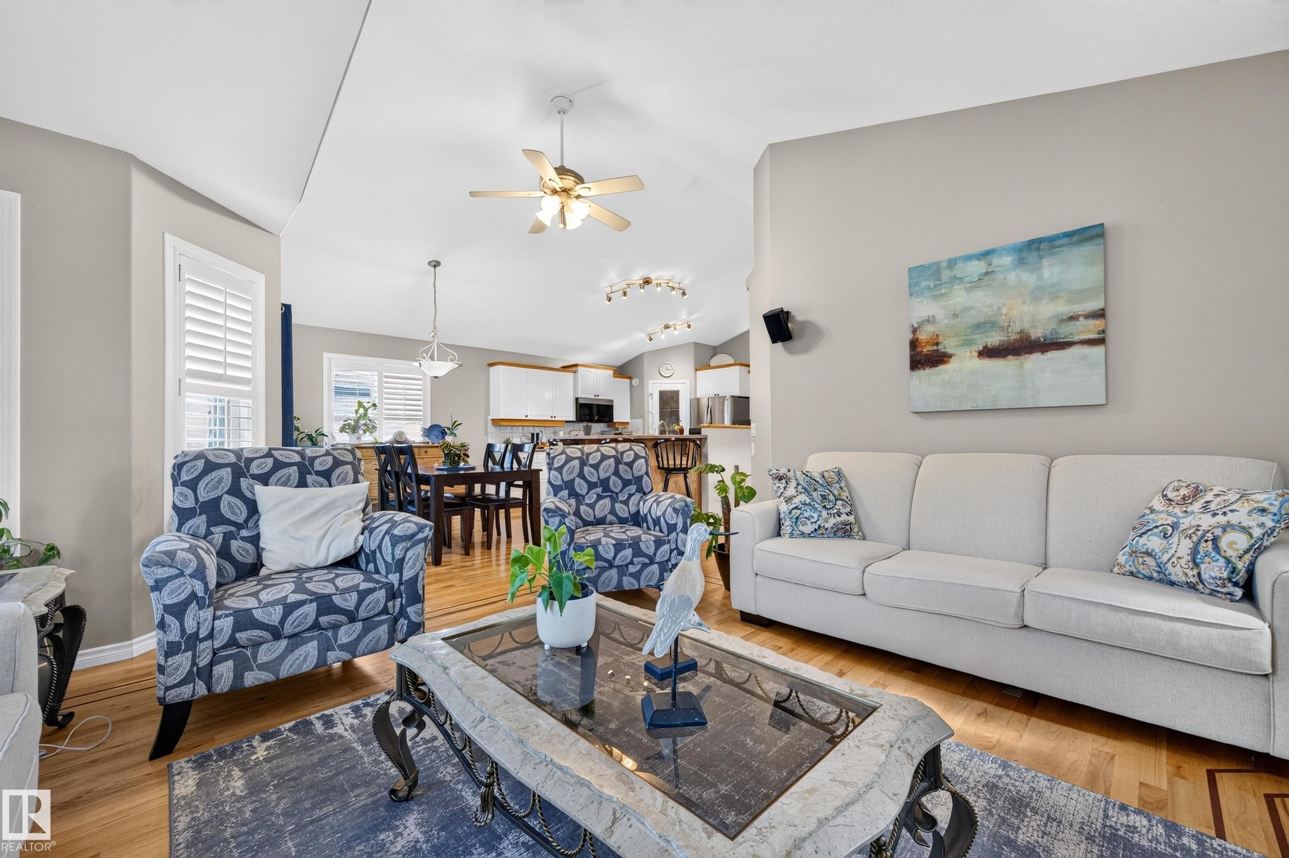29 Second Avenue, Ardrossan, AB - Indoor Photo Showing Living Room