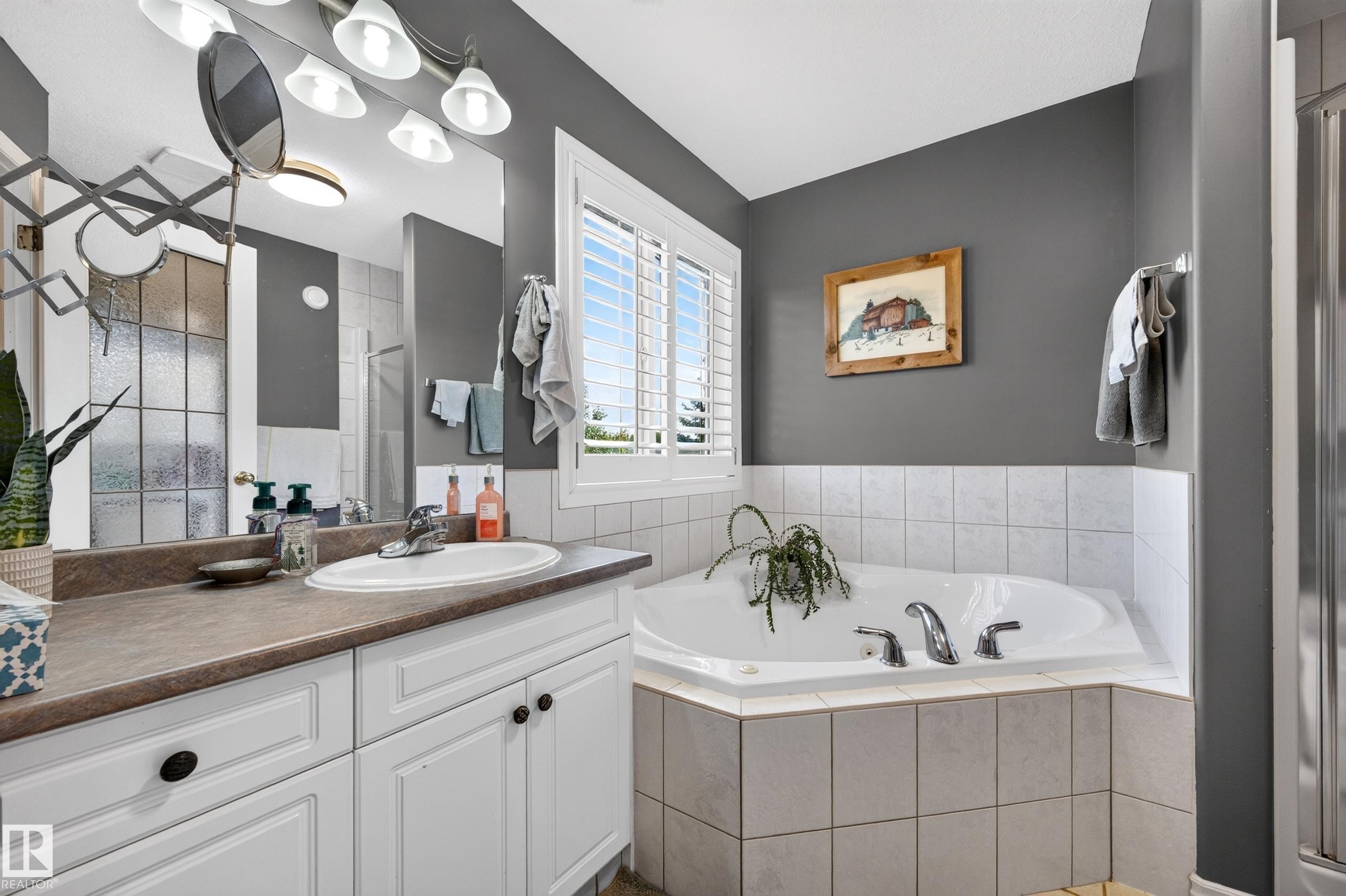 29 Second Avenue, Ardrossan, AB - Indoor Photo Showing Bathroom