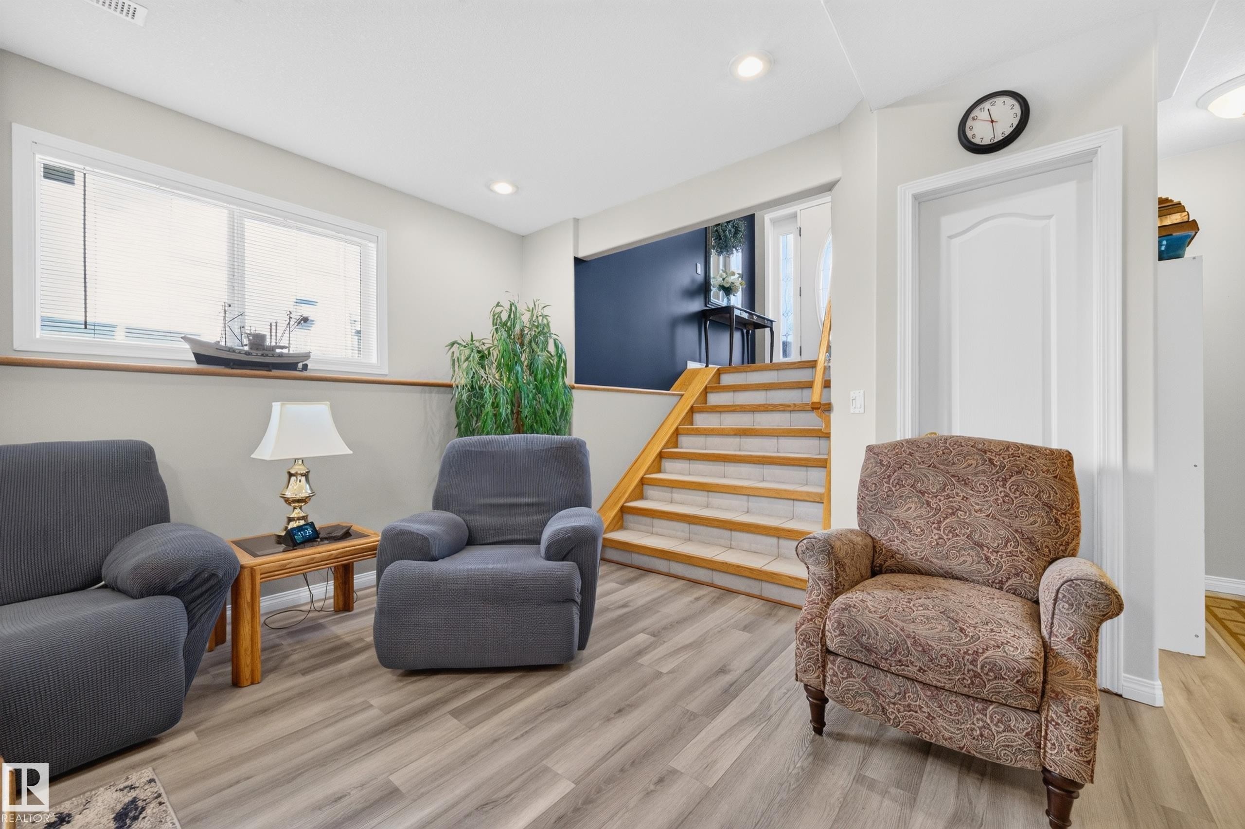 29 Second Avenue, Ardrossan, AB - Indoor Photo Showing Living Room