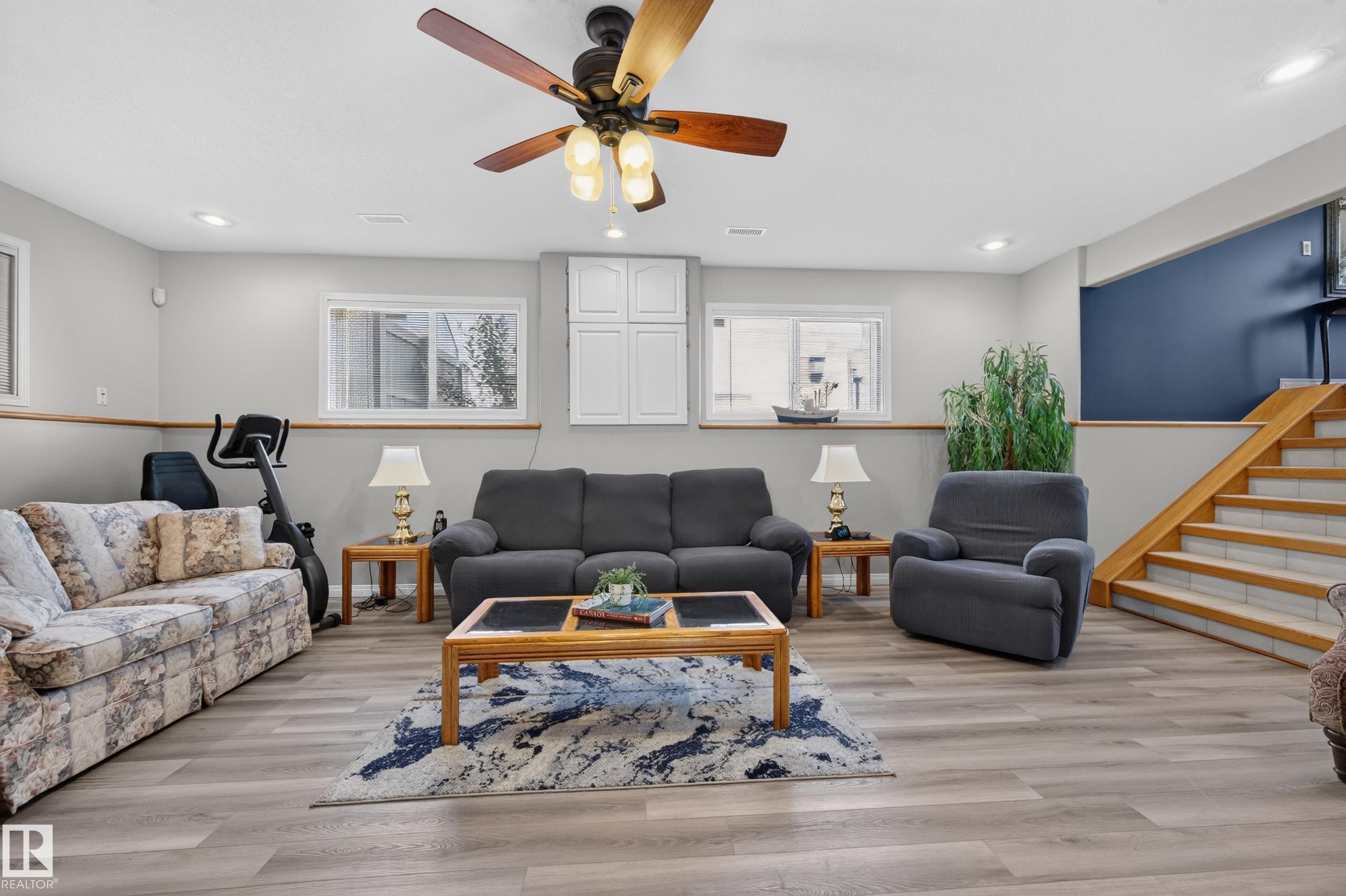 29 Second Avenue, Ardrossan, AB - Indoor Photo Showing Living Room