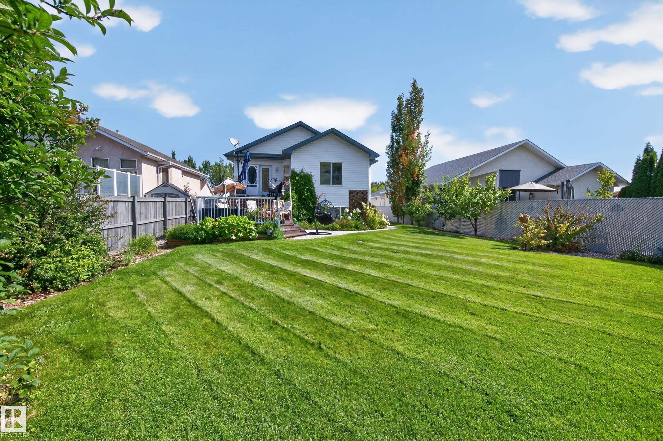 29 Second Avenue, Ardrossan, AB - Outdoor