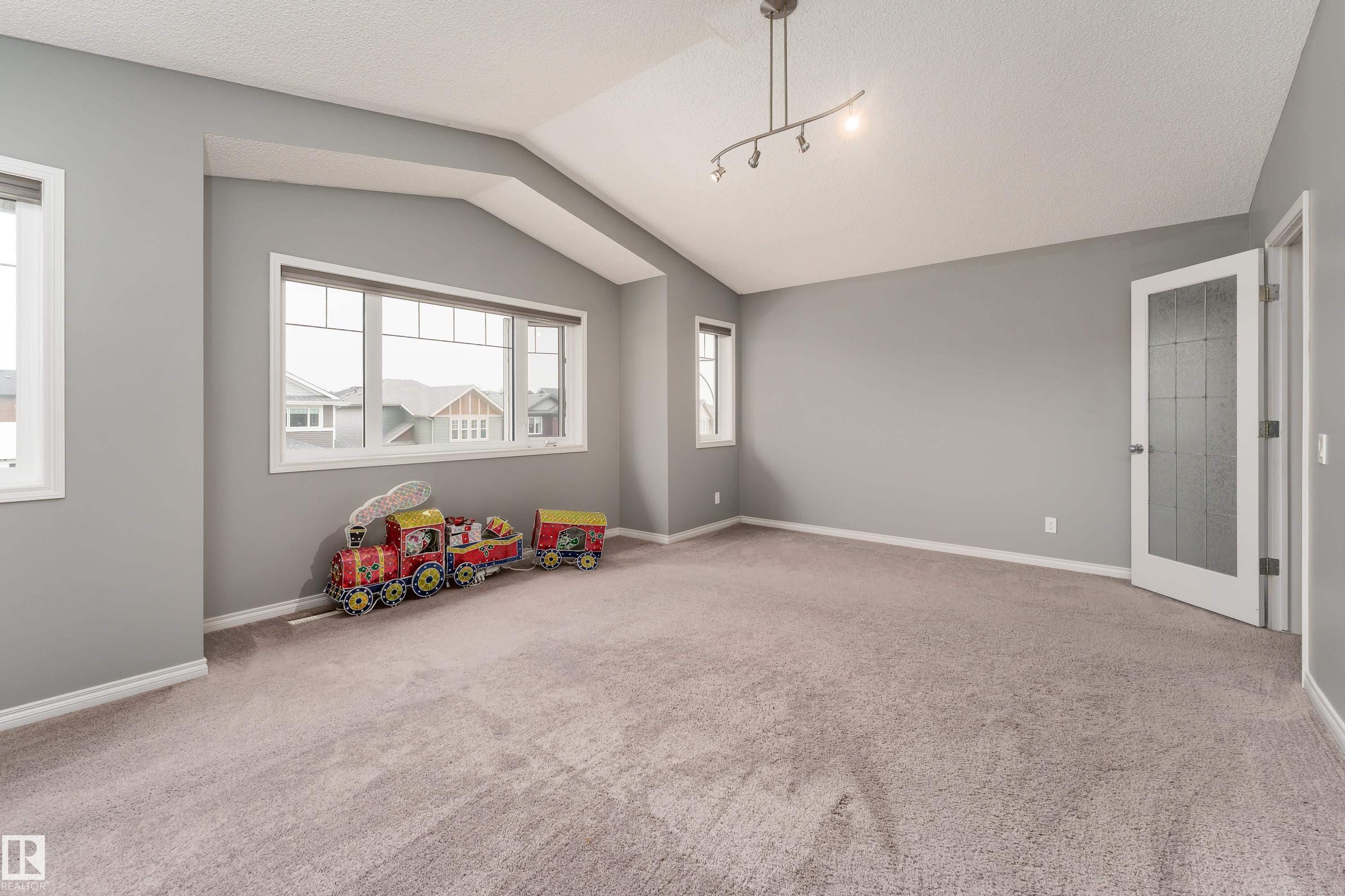 2055 Redtail Common Nw, Edmonton, AB - Indoor Photo Showing Other Room