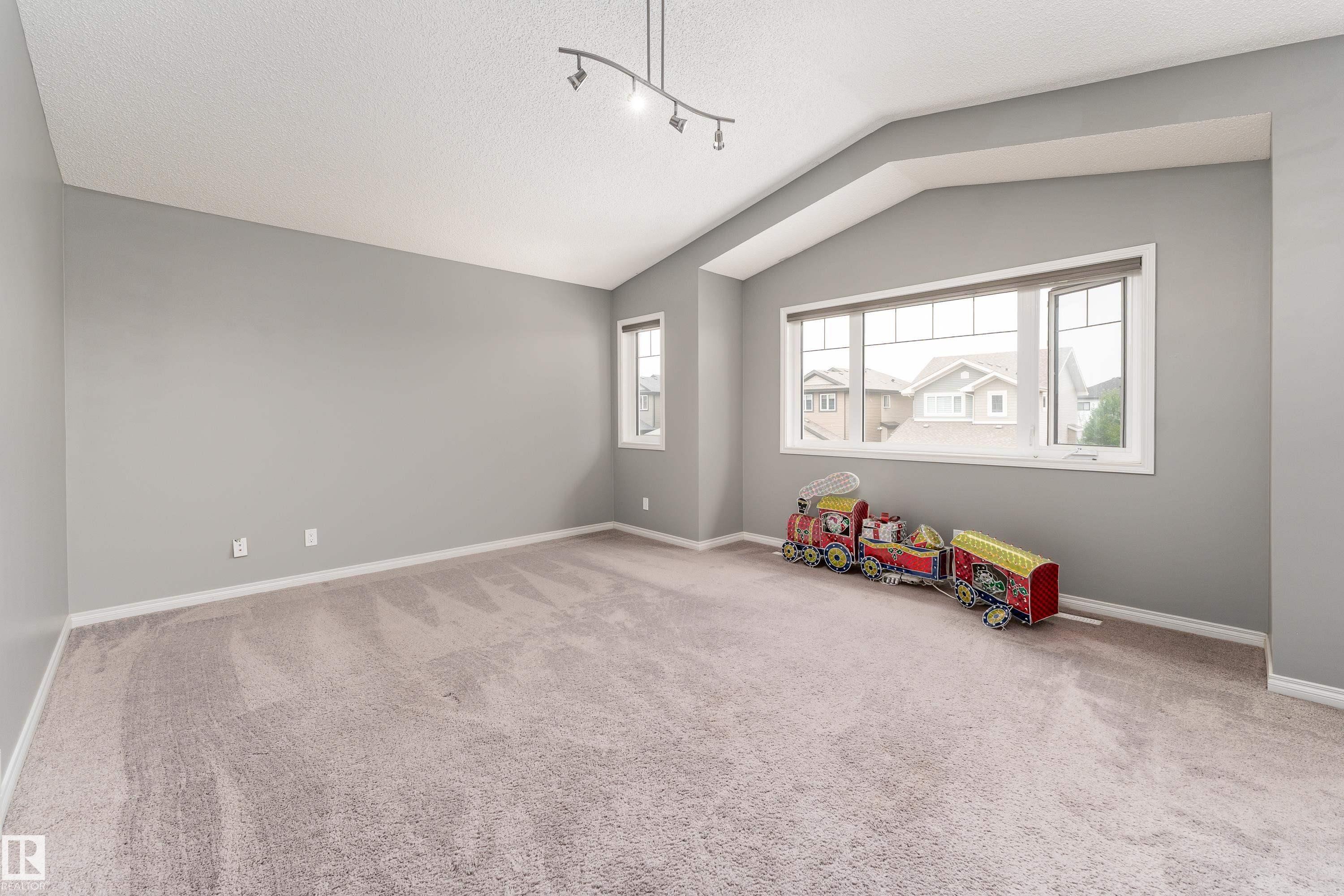 2055 Redtail Common Nw, Edmonton, AB - Indoor Photo Showing Other Room