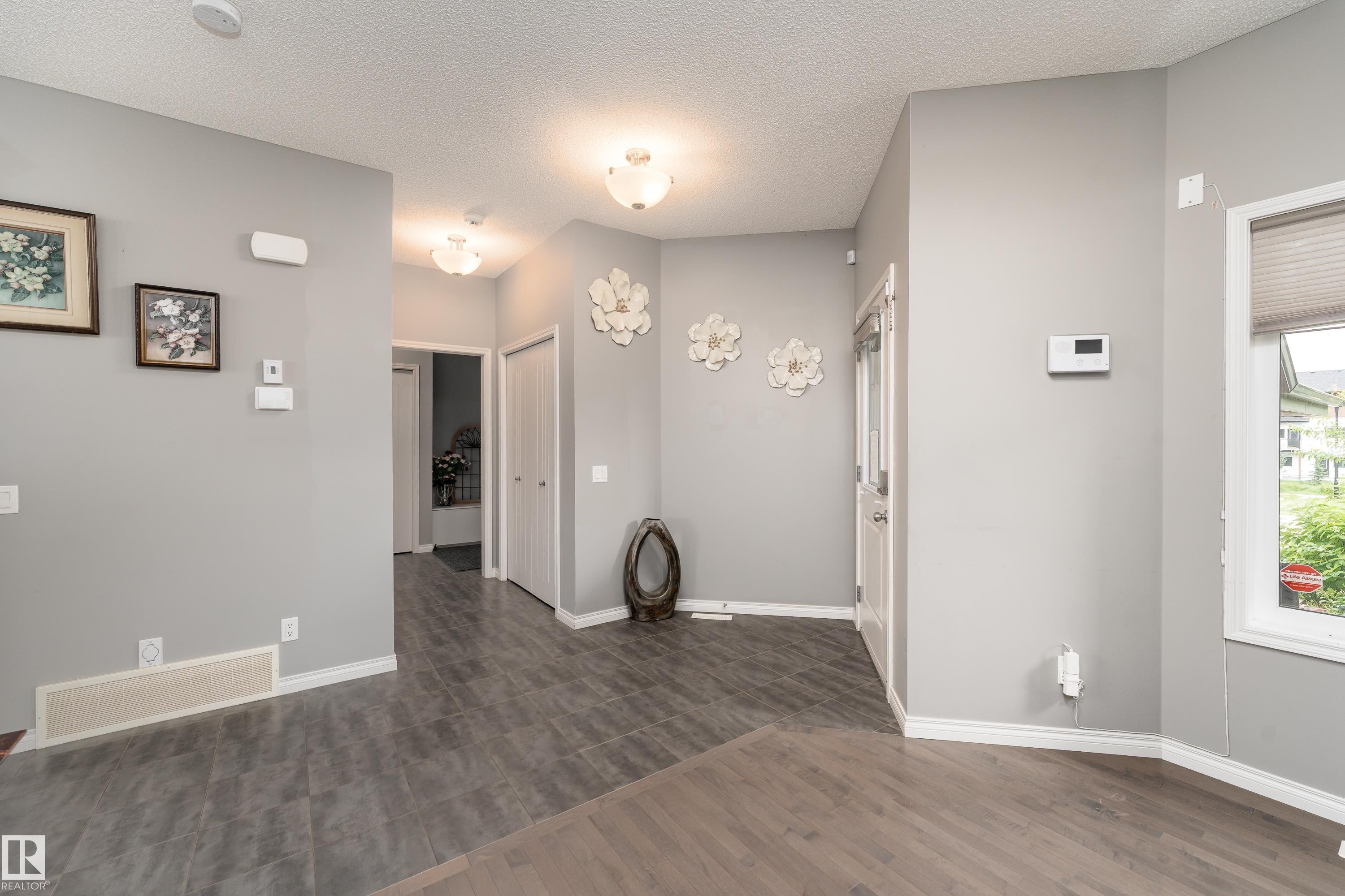 2055 Redtail Common Nw, Edmonton, AB - Indoor Photo Showing Other Room