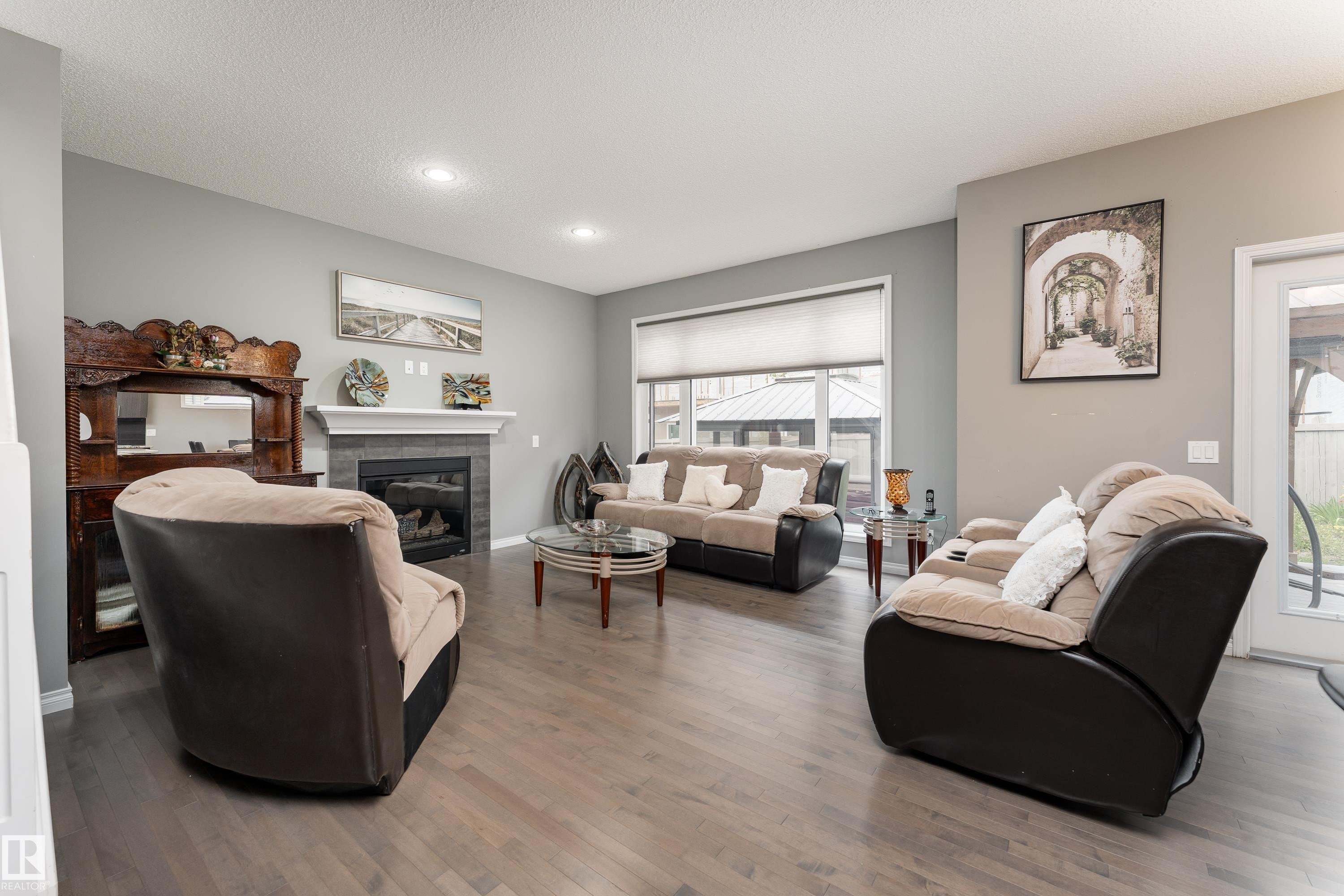 2055 Redtail Common Nw, Edmonton, AB - Indoor Photo Showing Living Room With Fireplace