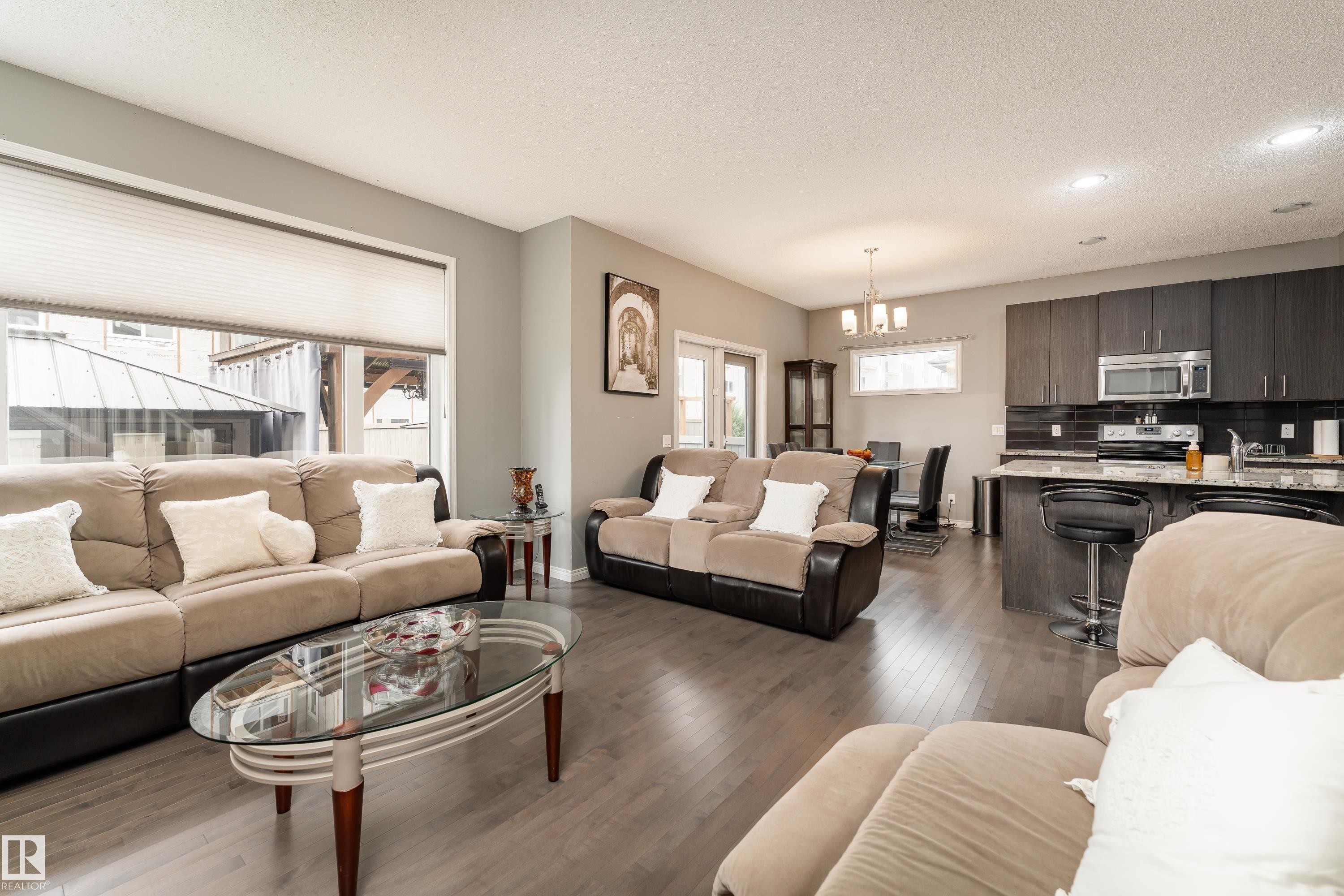 2055 Redtail Common Nw, Edmonton, AB - Indoor Photo Showing Living Room