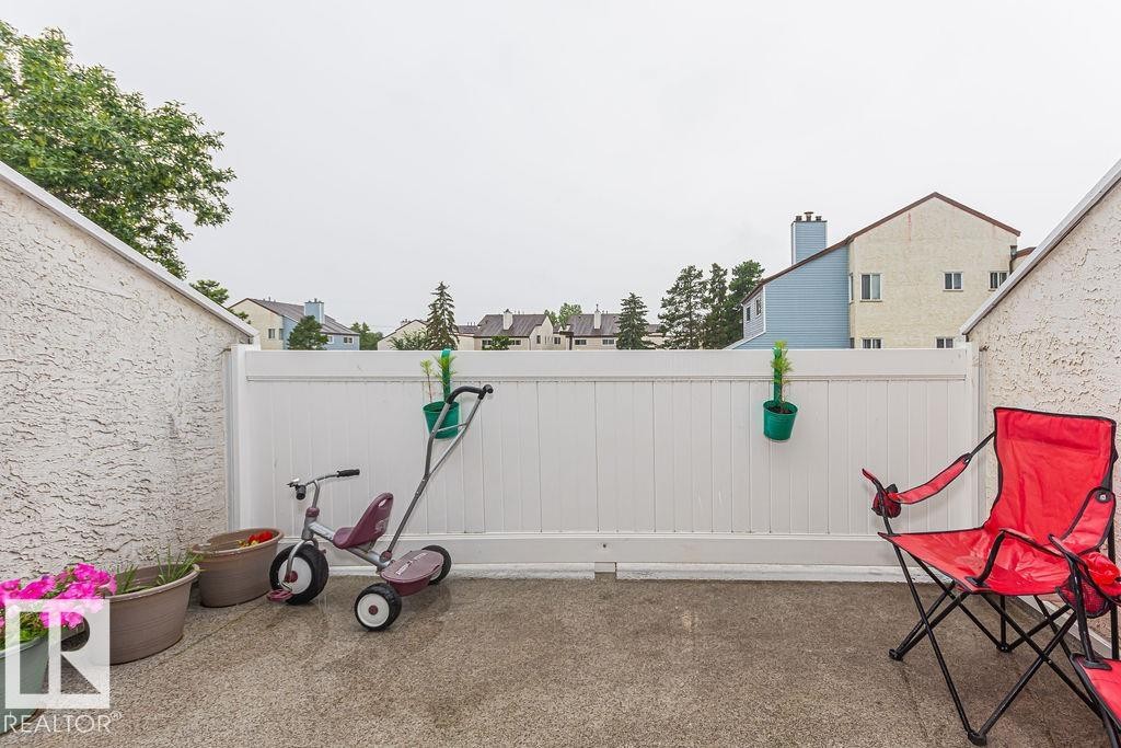 61 Lancaster Terrace Nw, Edmonton, AB - Outdoor With Exterior