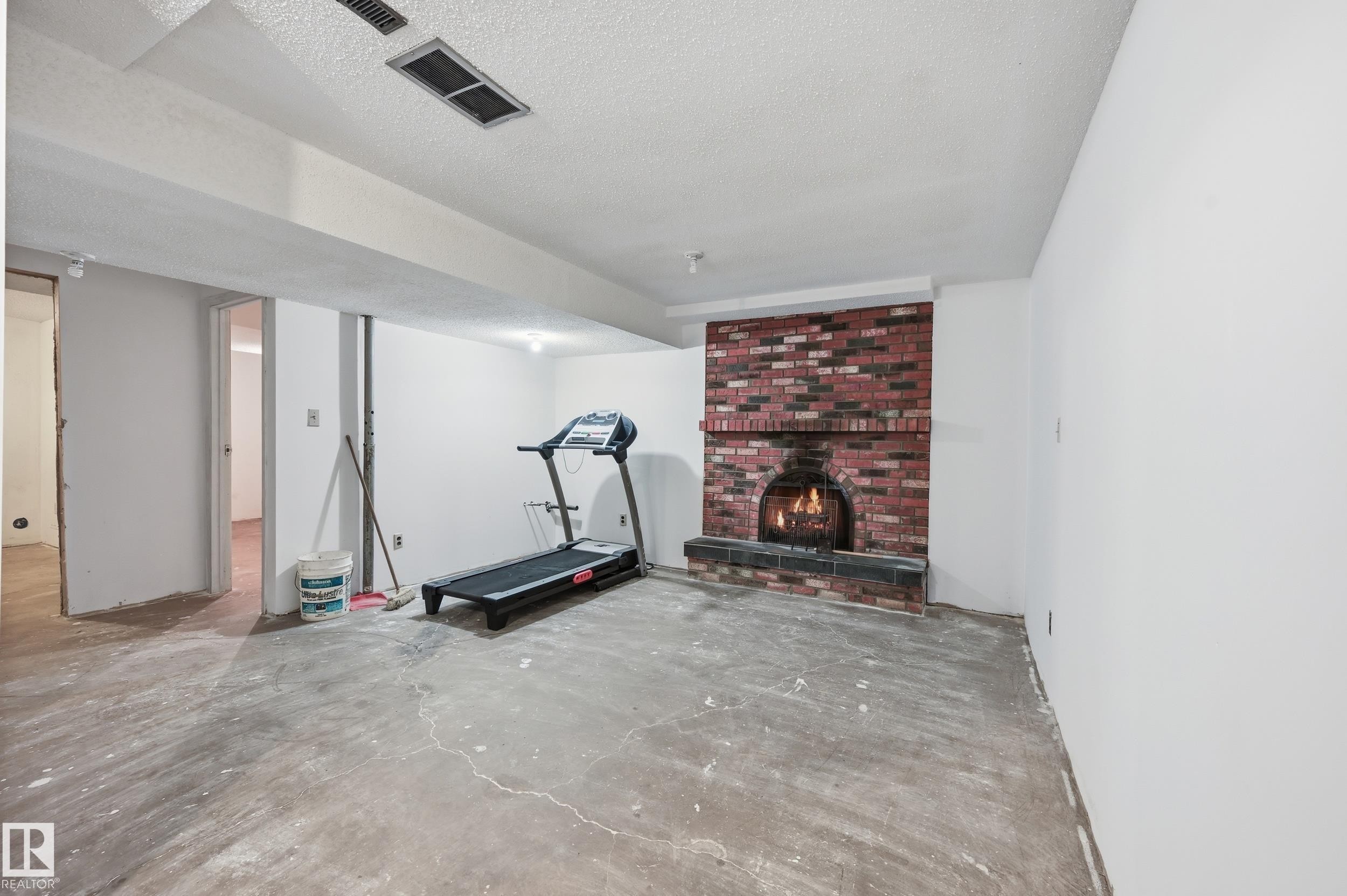 8119 24 Avenue Nw, Edmonton, AB