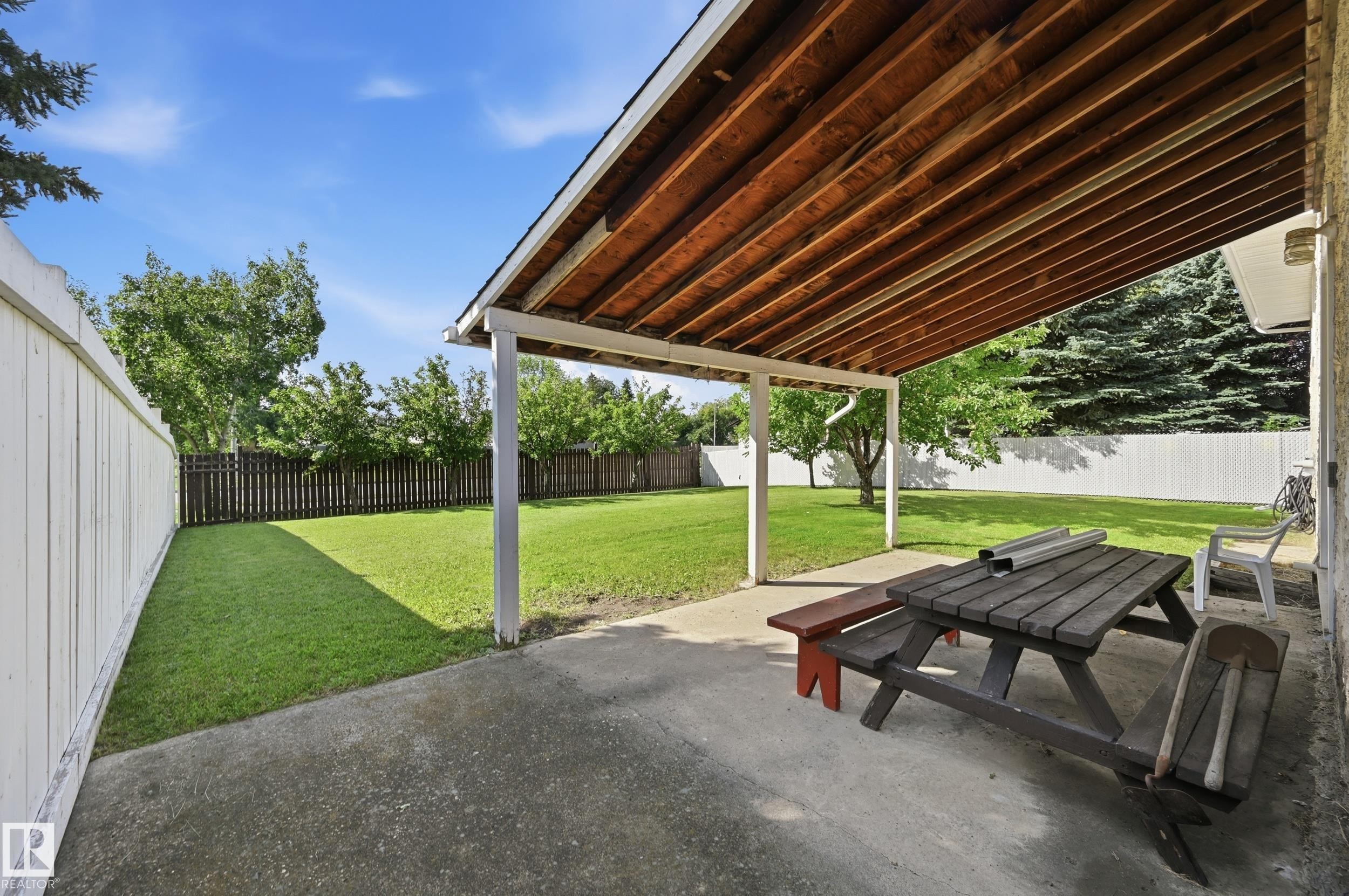 8119 24 Avenue Nw, Edmonton, AB