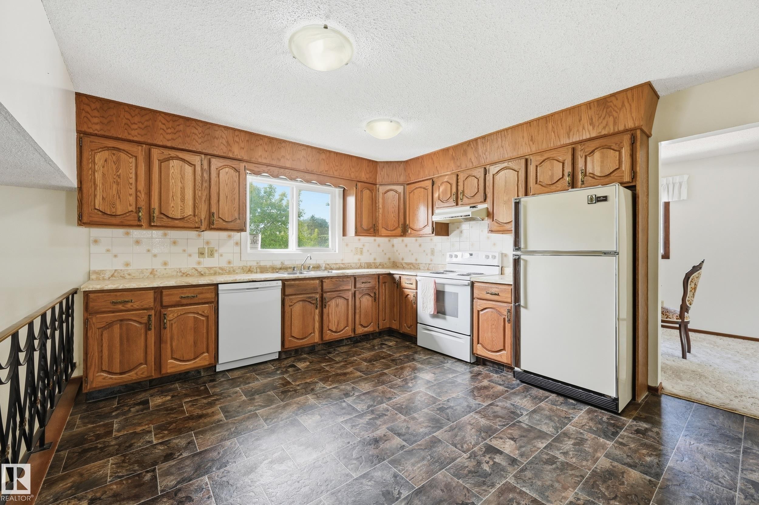 8119 24 Avenue Nw, Edmonton, AB