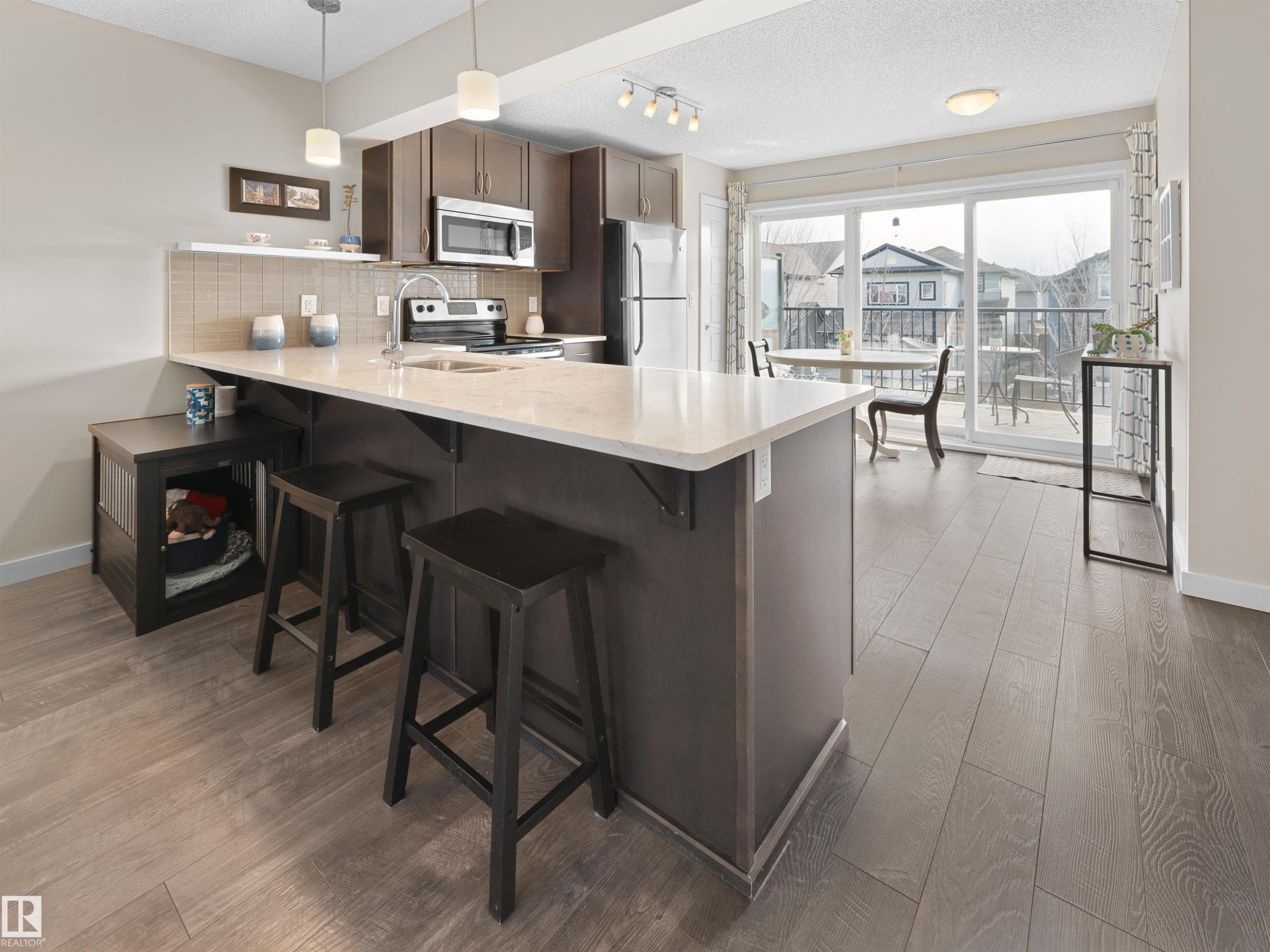 1626 33A Street Nw, Edmonton, AB - Indoor Photo Showing Kitchen With Upgraded Kitchen