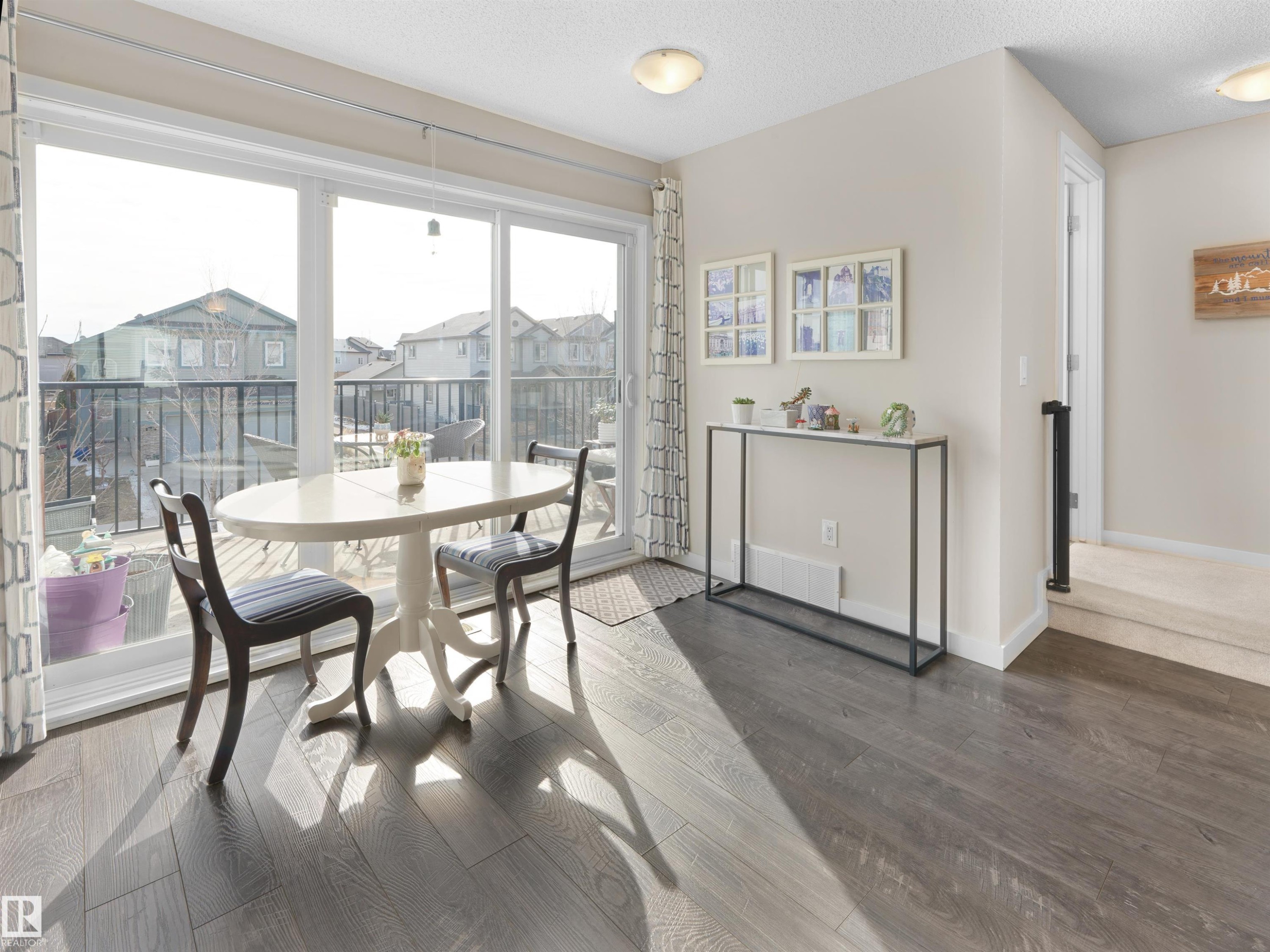 1626 33A Street Nw, Edmonton, AB - Indoor Photo Showing Dining Room