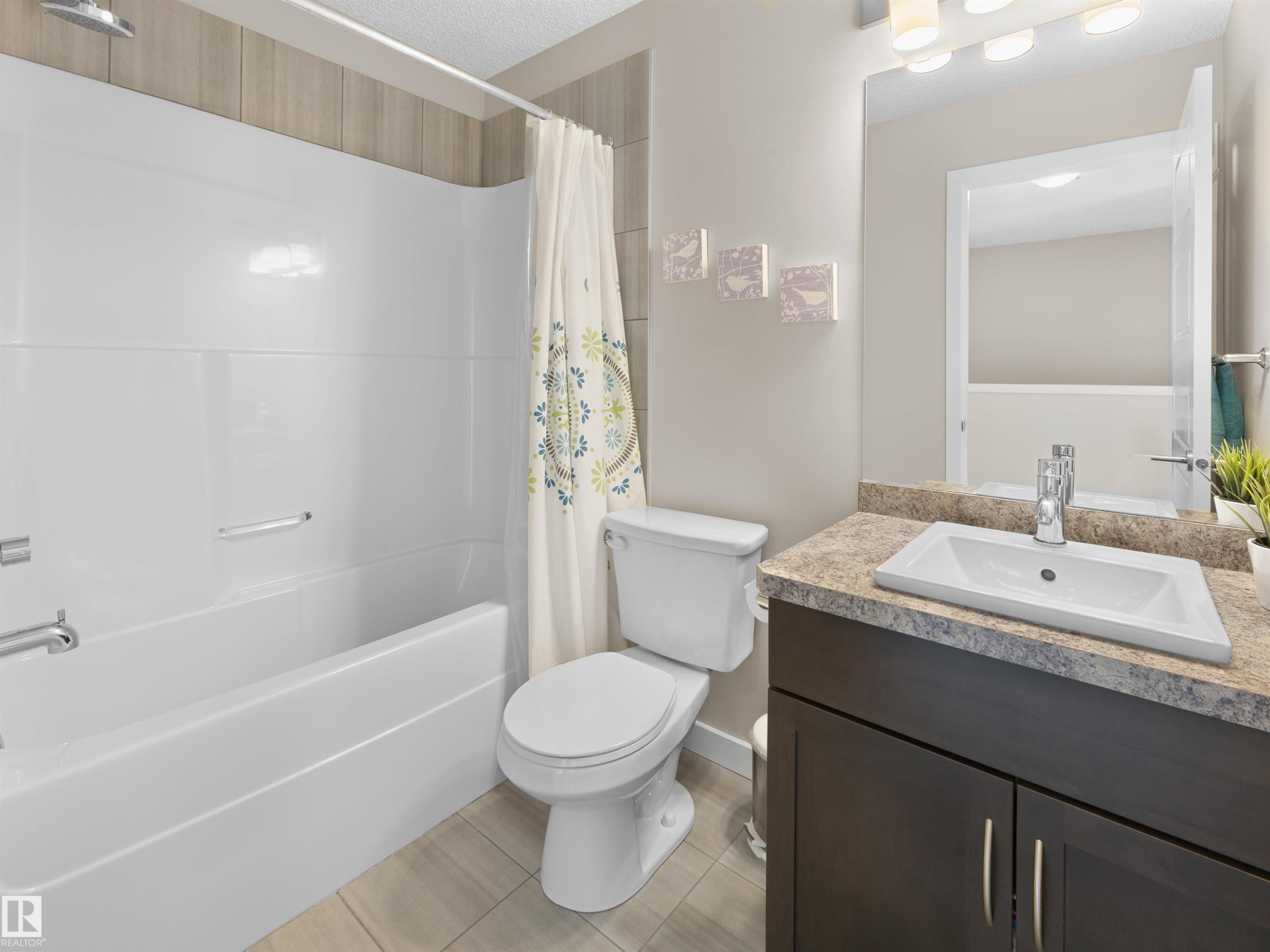 1626 33A Street Nw, Edmonton, AB - Indoor Photo Showing Bathroom