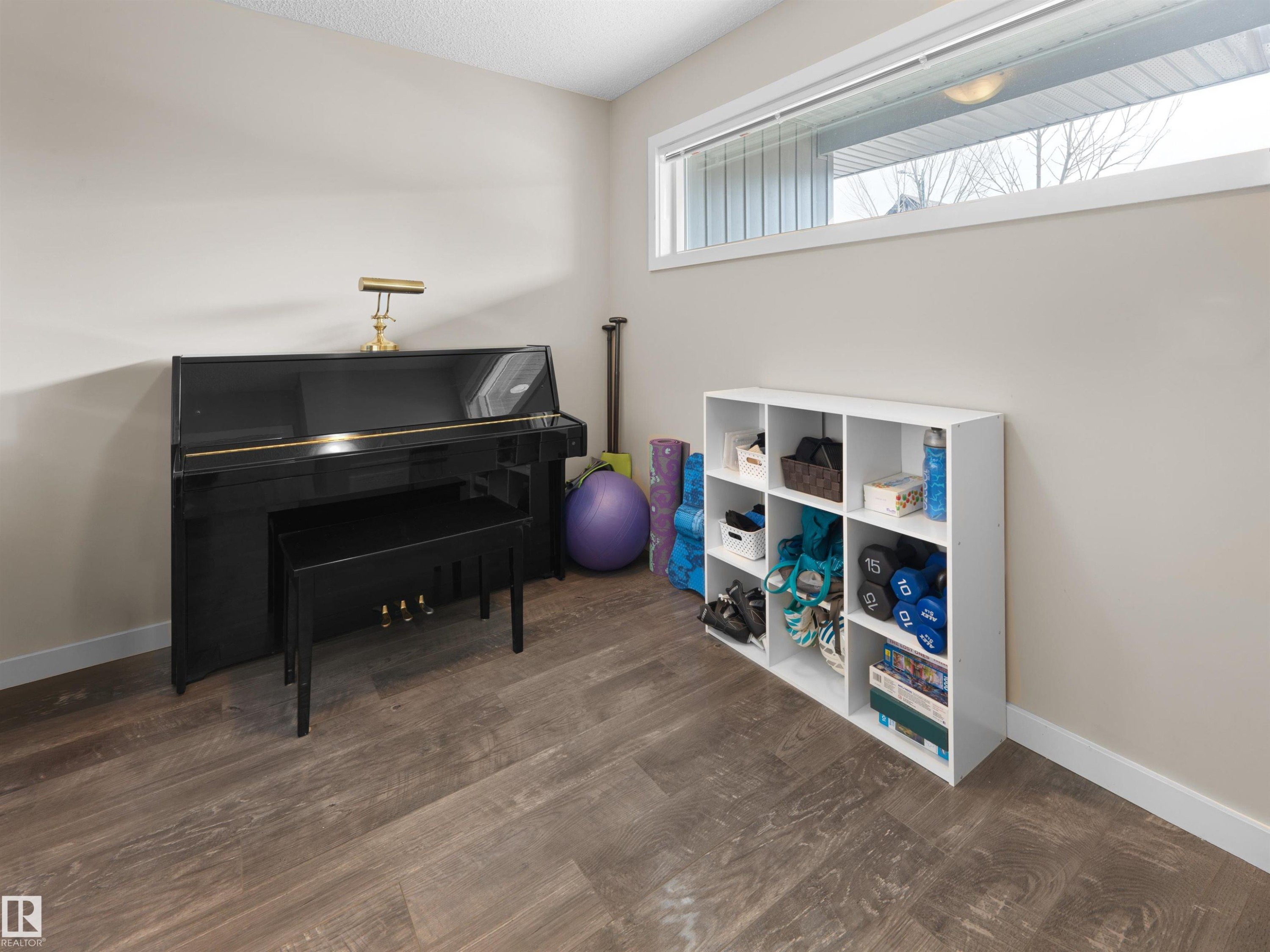 1626 33A Street Nw, Edmonton, AB - Indoor Photo Showing Other Room