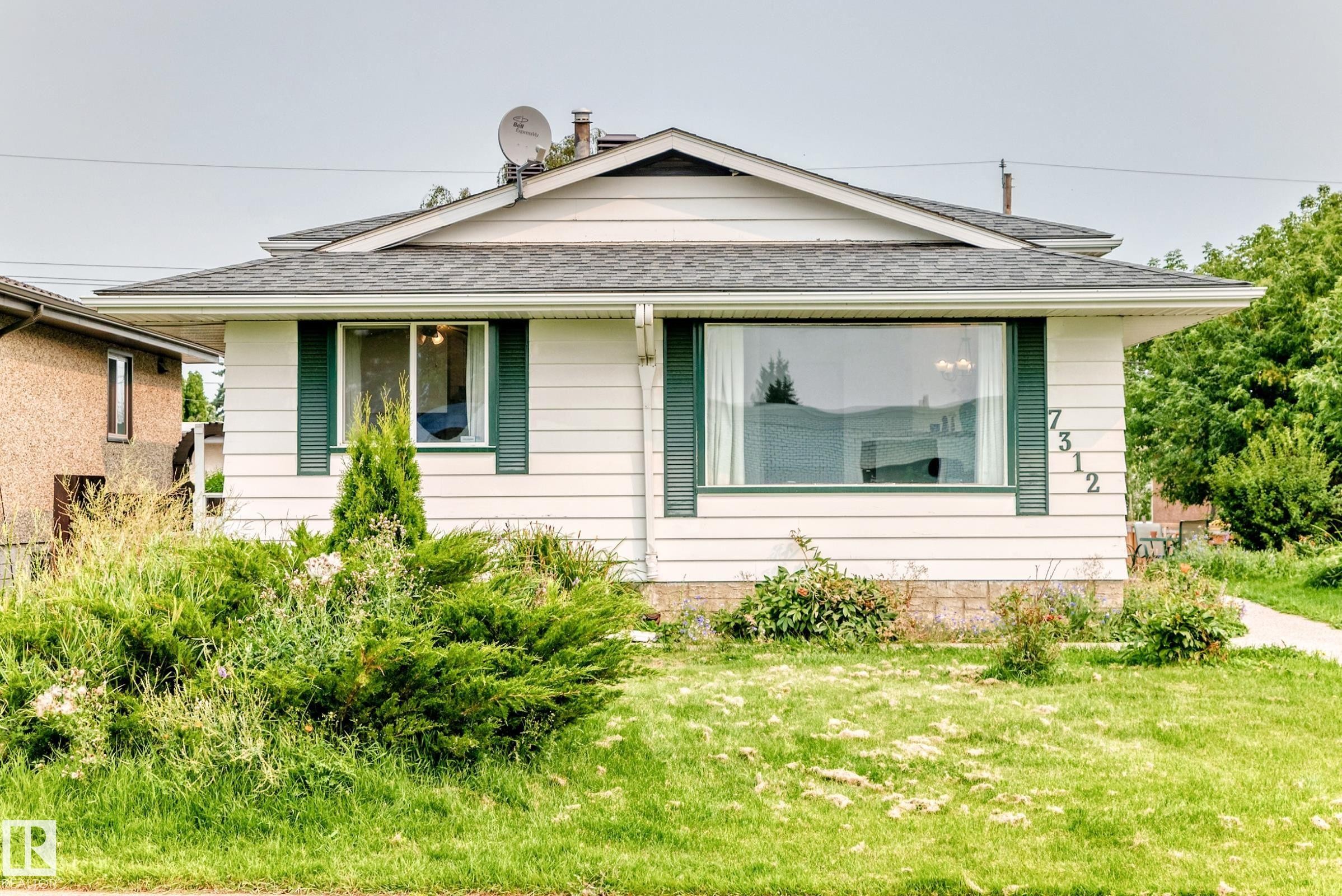 7312 Delwood Road Nw, Edmonton, AB - Outdoor