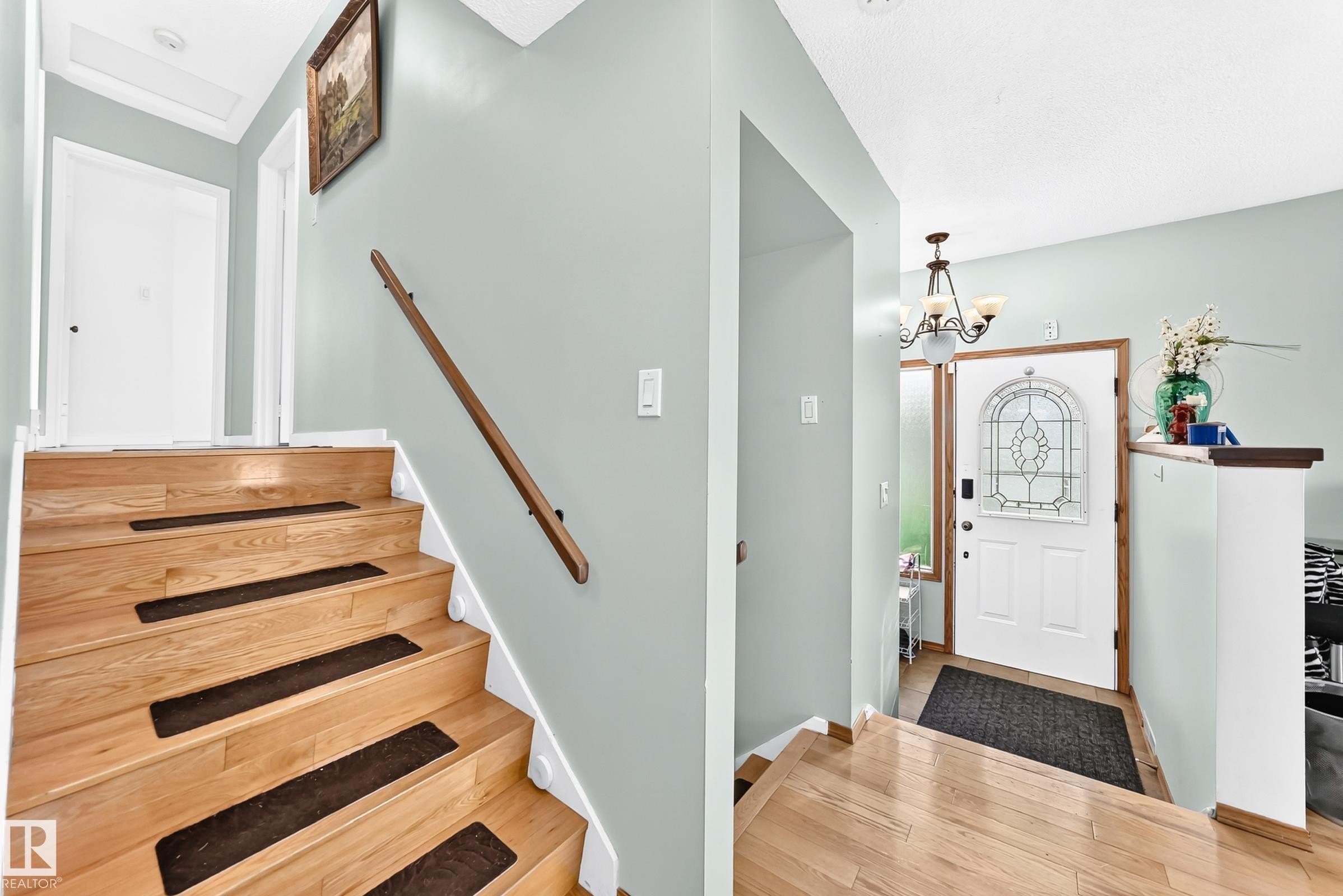 7312 Delwood Road Nw, Edmonton, AB - Indoor Photo Showing Other Room