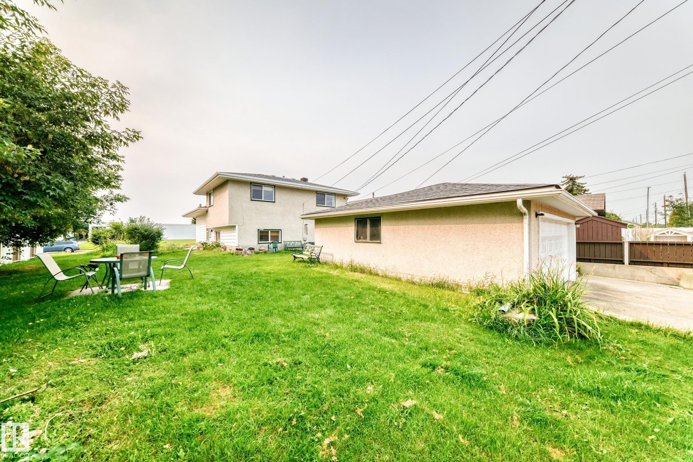 7312 Delwood Road Nw, Edmonton, AB - Outdoor