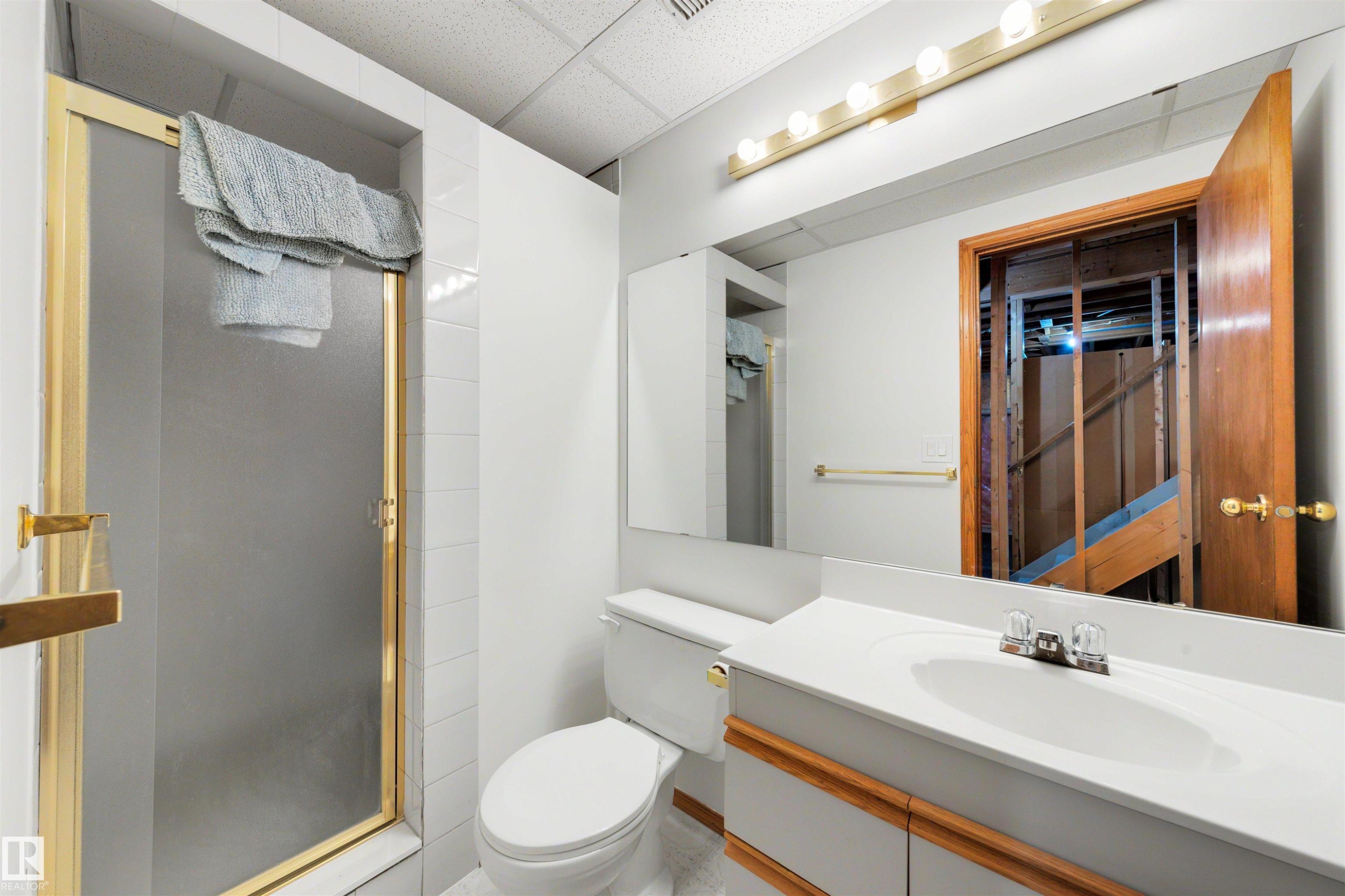 15304 74 Street Nw, Edmonton, AB - Indoor Photo Showing Bathroom
