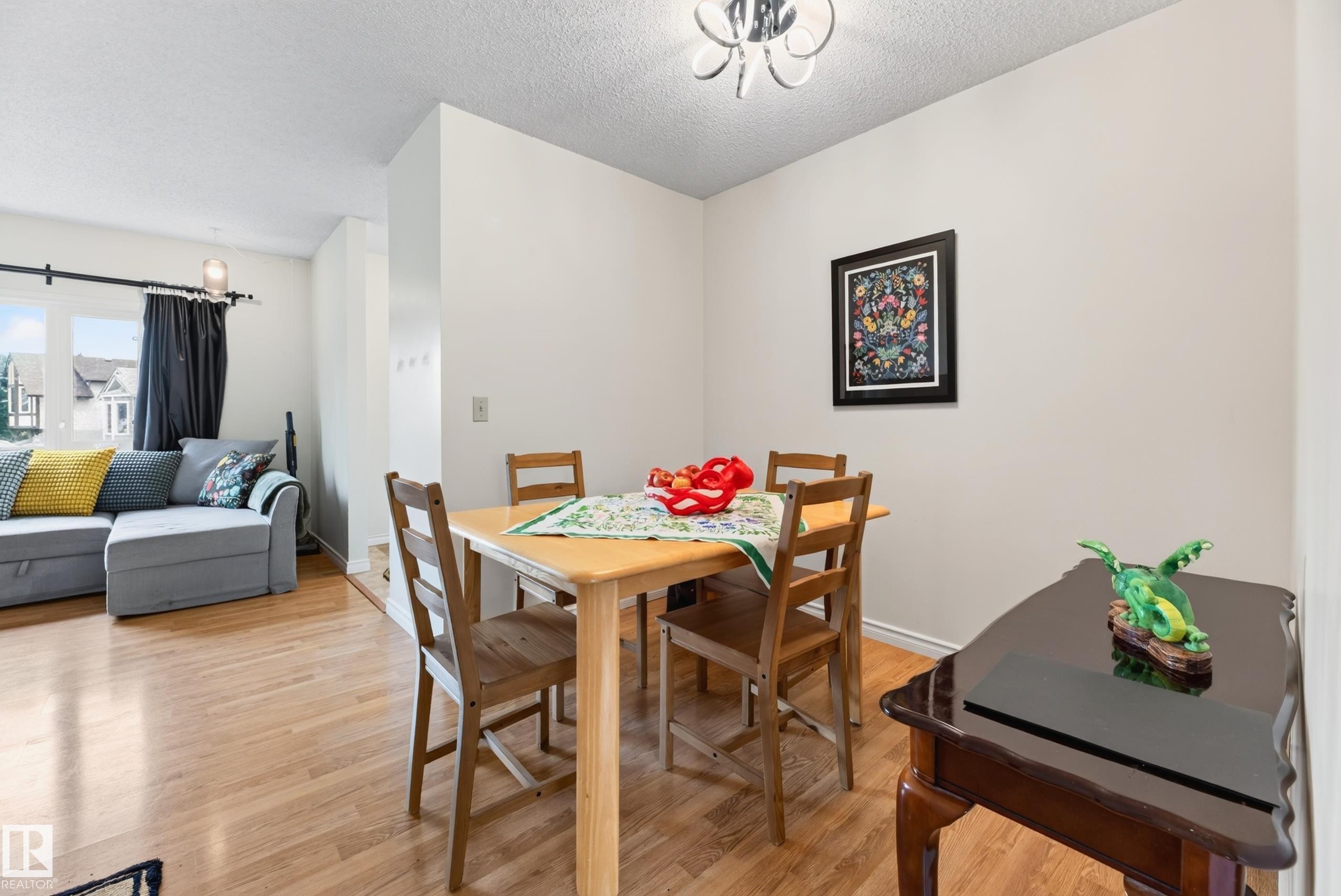 423 Kirkpatrick Crescent Nw, Edmonton, AB - Indoor