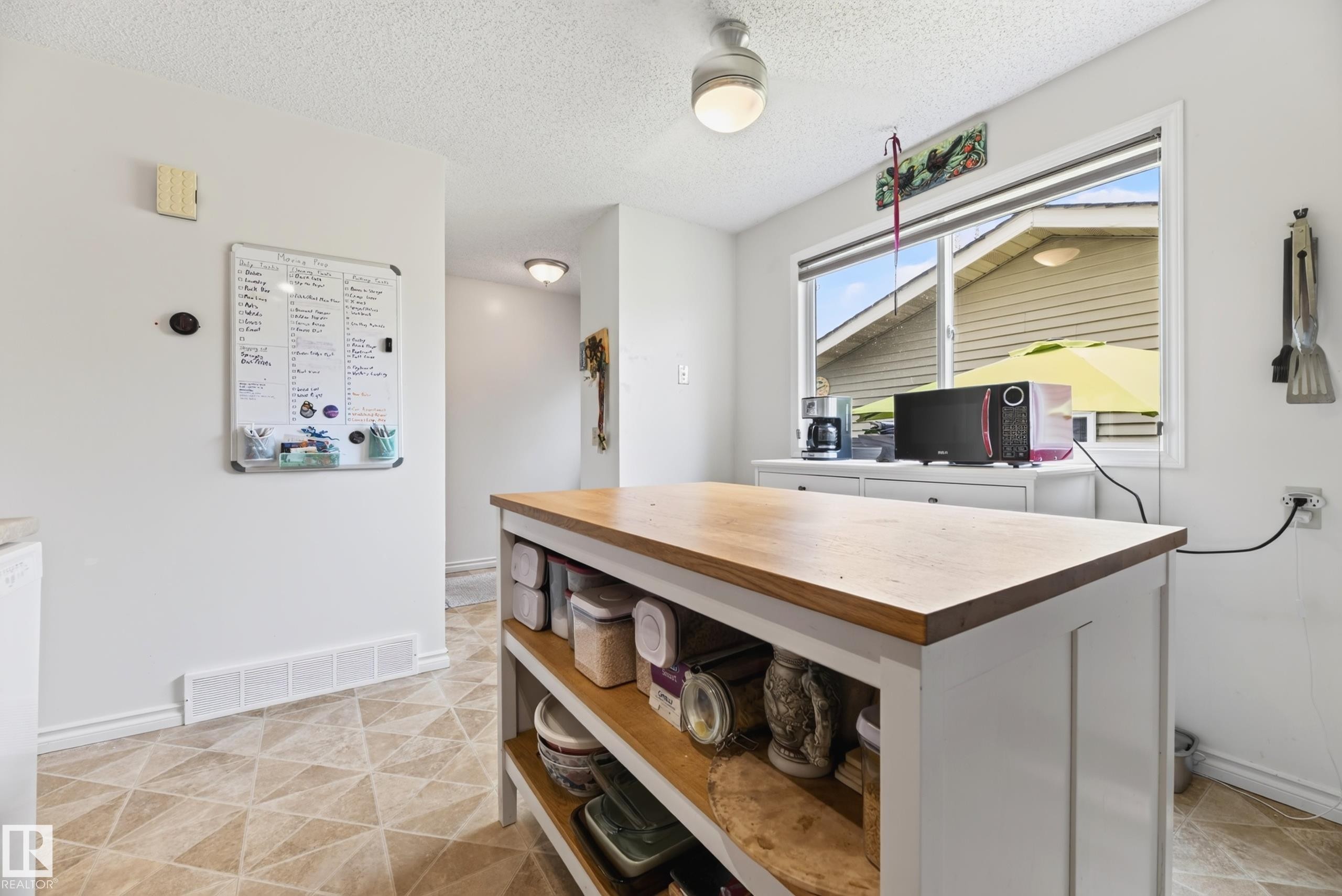 423 Kirkpatrick Crescent Nw, Edmonton, AB - Indoor
