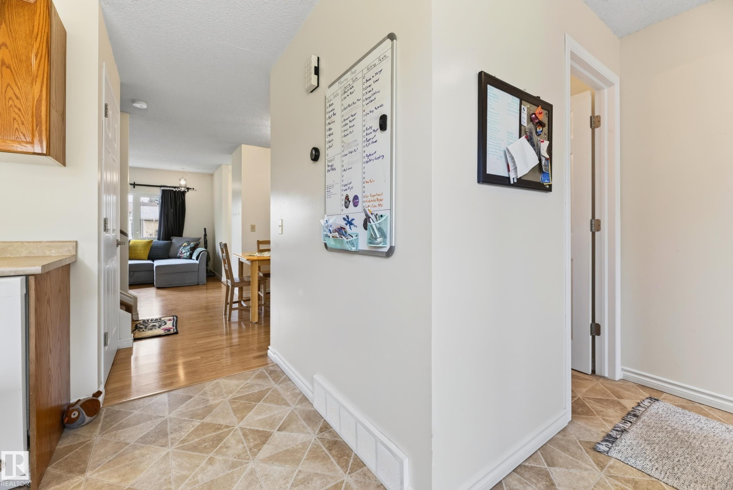 423 Kirkpatrick Crescent Nw, Edmonton, AB - Indoor Photo Showing Other Room