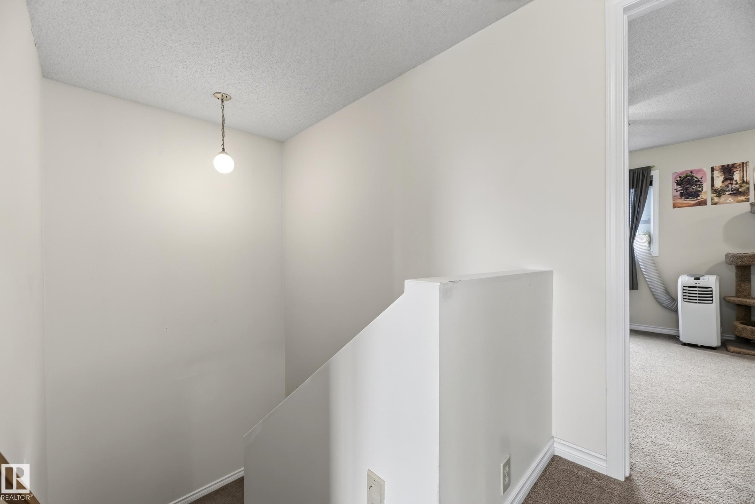 423 Kirkpatrick Crescent Nw, Edmonton, AB - Indoor Photo Showing Other Room
