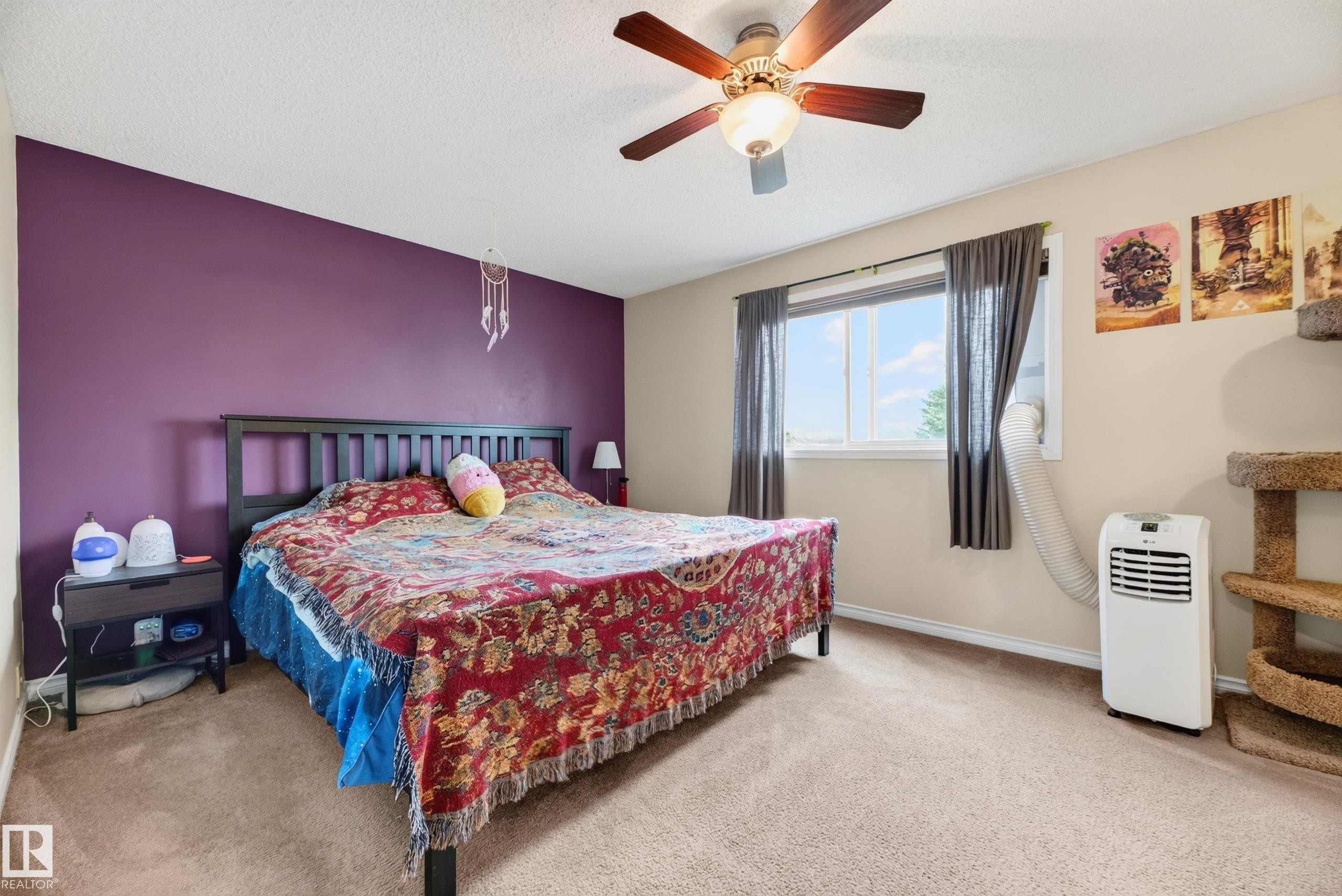 423 Kirkpatrick Crescent Nw, Edmonton, AB - Indoor Photo Showing Bedroom