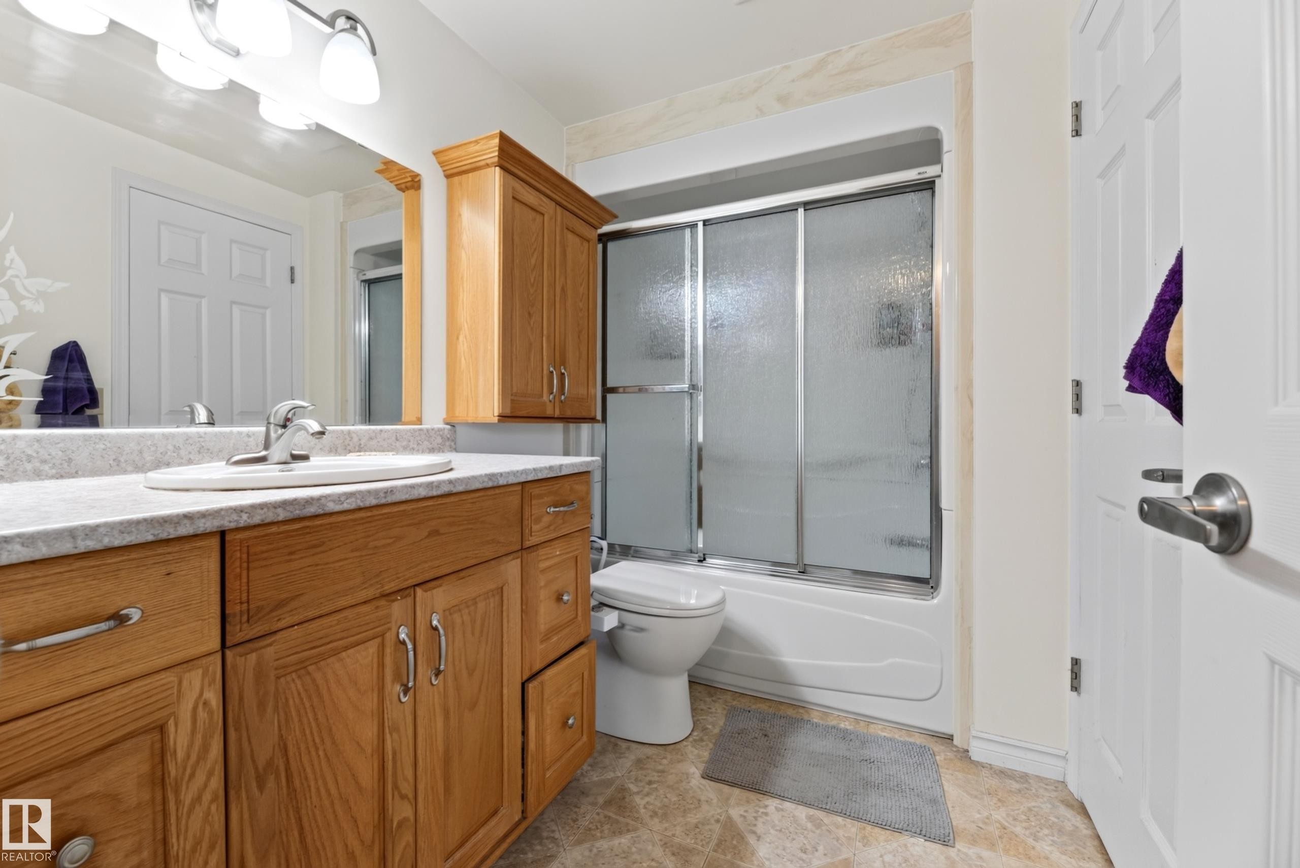 423 Kirkpatrick Crescent Nw, Edmonton, AB - Indoor Photo Showing Bathroom