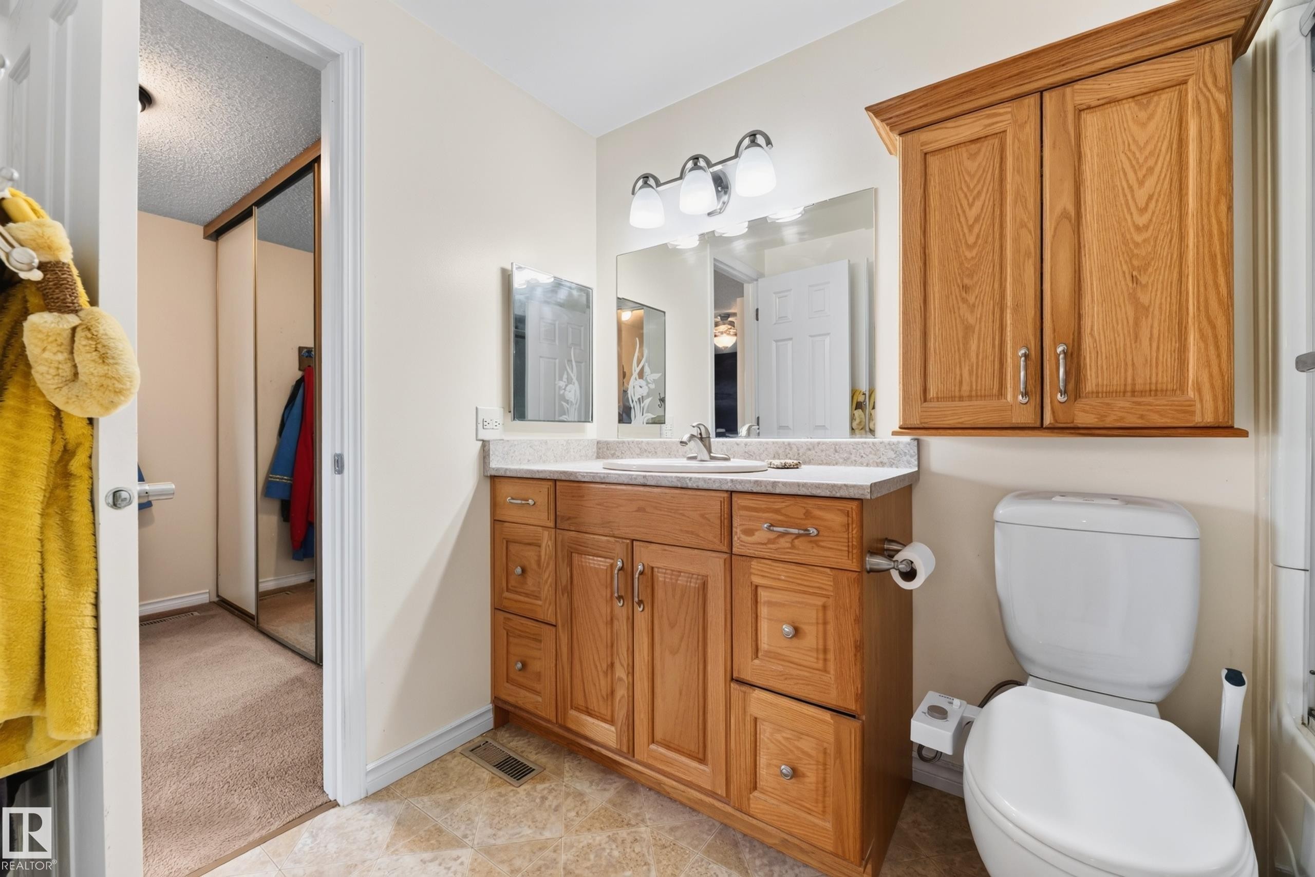 423 Kirkpatrick Crescent Nw, Edmonton, AB - Indoor Photo Showing Bathroom