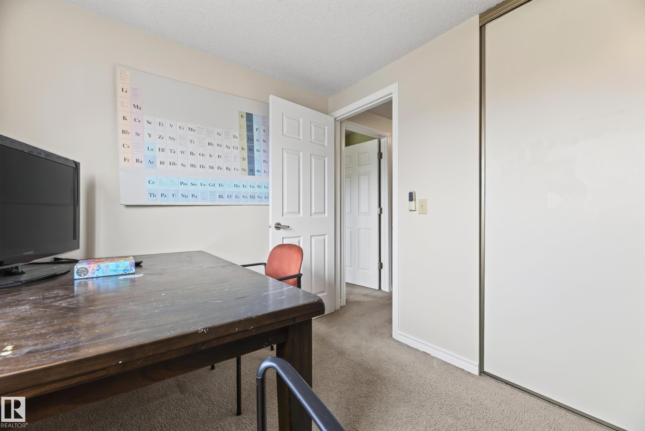 423 Kirkpatrick Crescent Nw, Edmonton, AB - Indoor Photo Showing Other Room