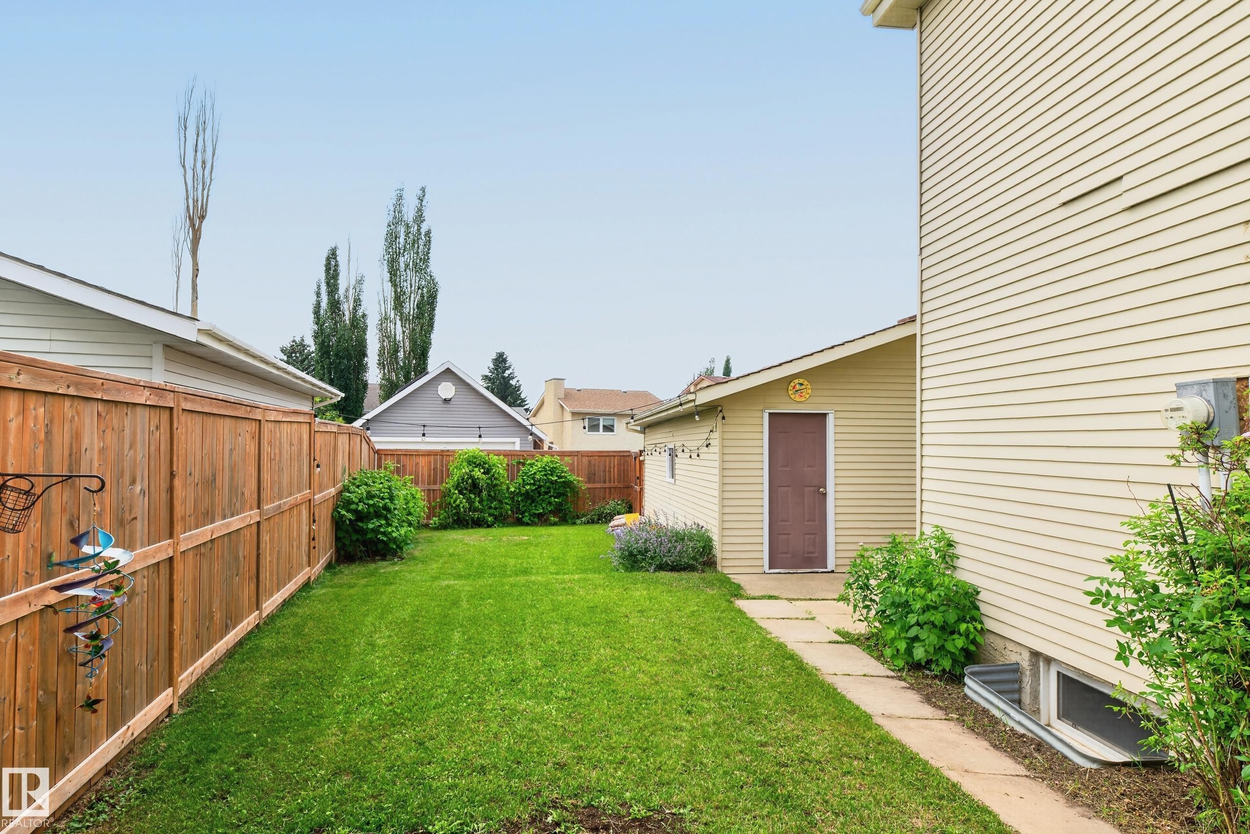 423 Kirkpatrick Crescent Nw, Edmonton, AB - Outdoor