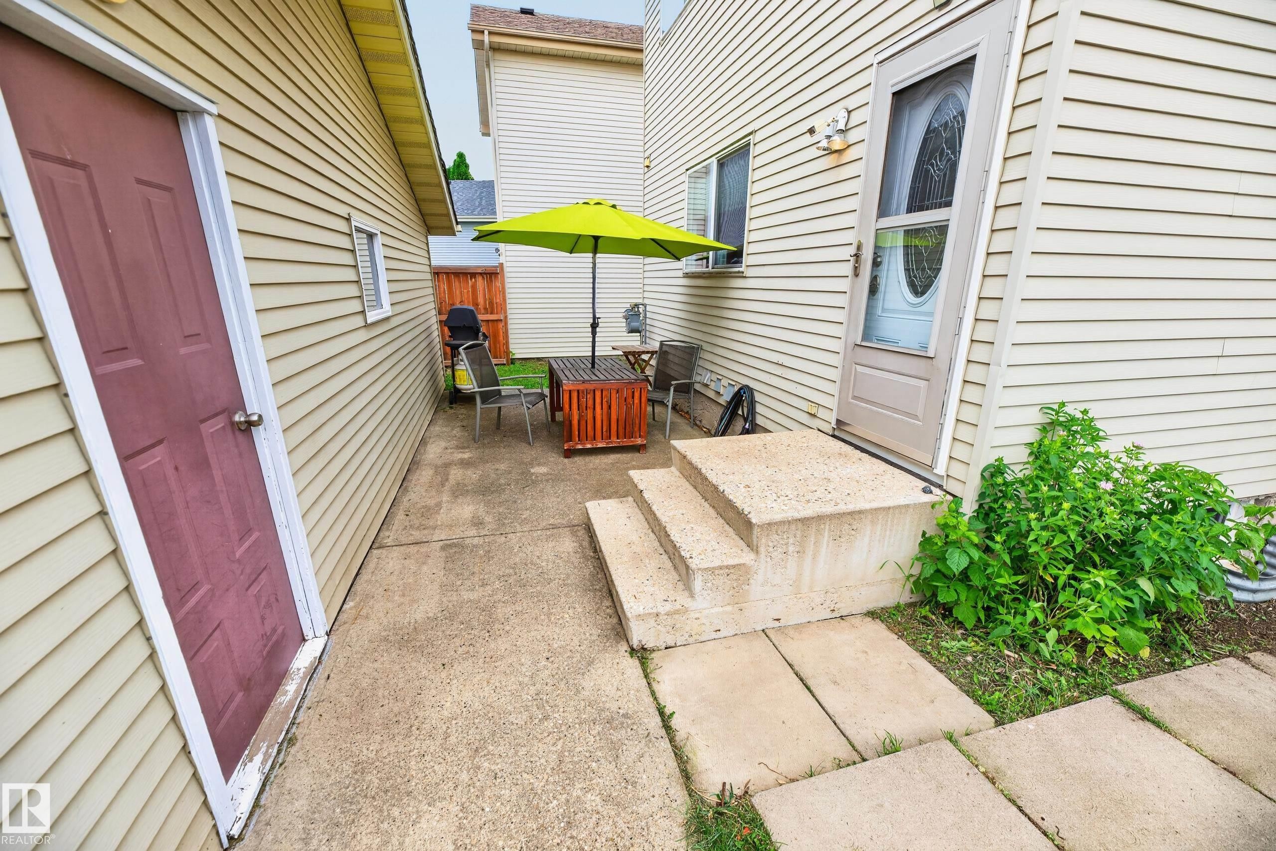 423 Kirkpatrick Crescent Nw, Edmonton, AB - Outdoor With Exterior