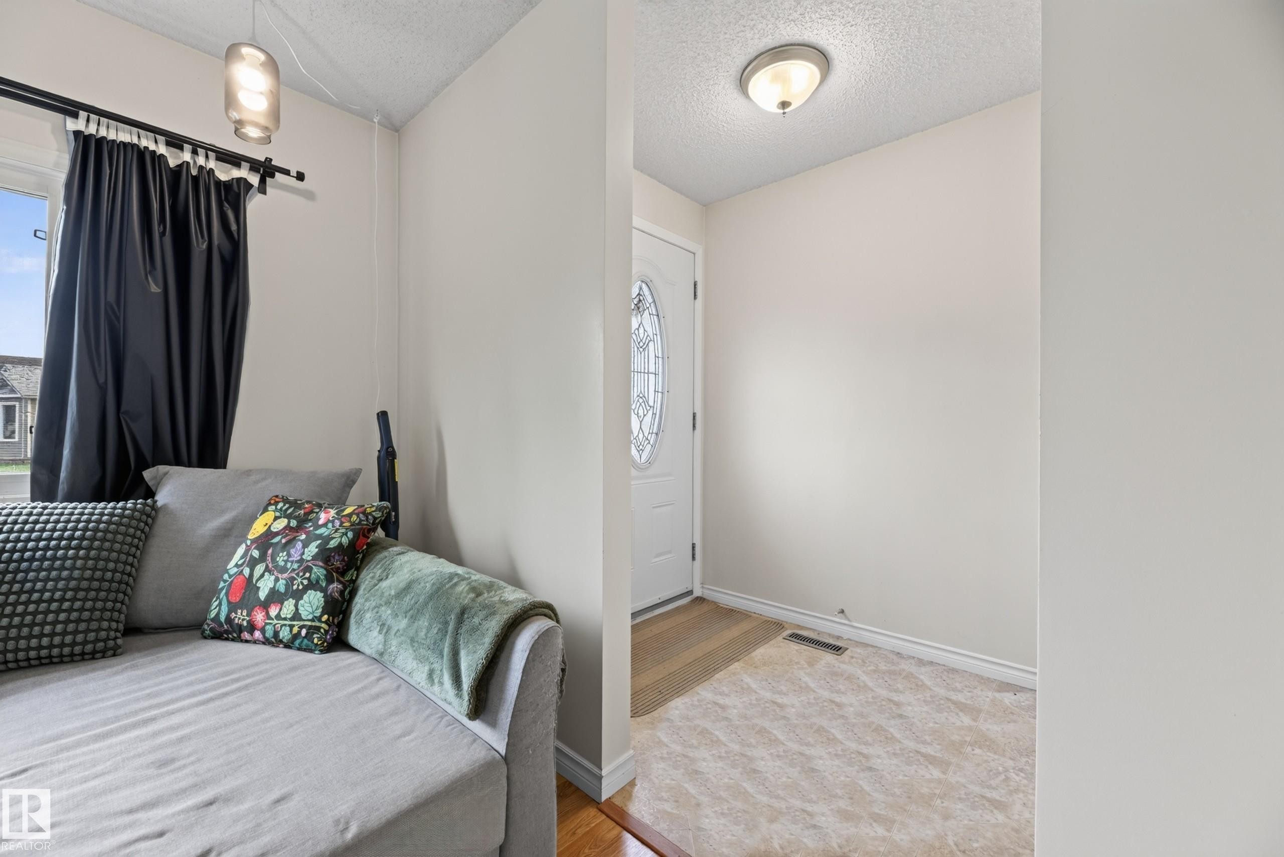 423 Kirkpatrick Crescent Nw, Edmonton, AB - Indoor