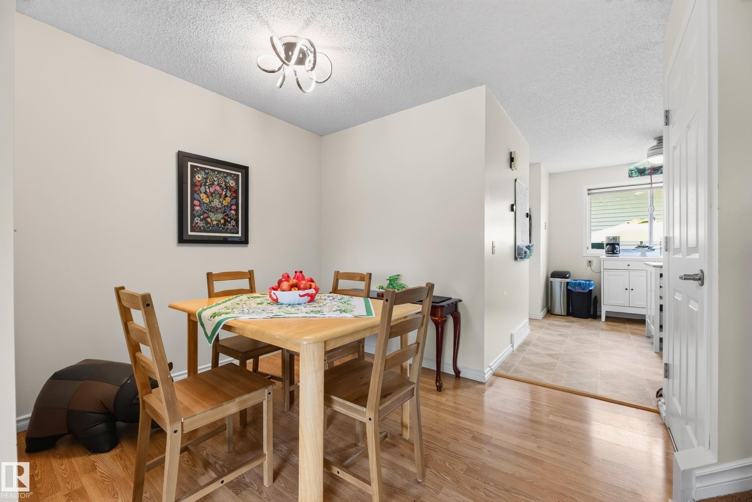 423 Kirkpatrick Crescent Nw, Edmonton, AB - Indoor Photo Showing Dining Room