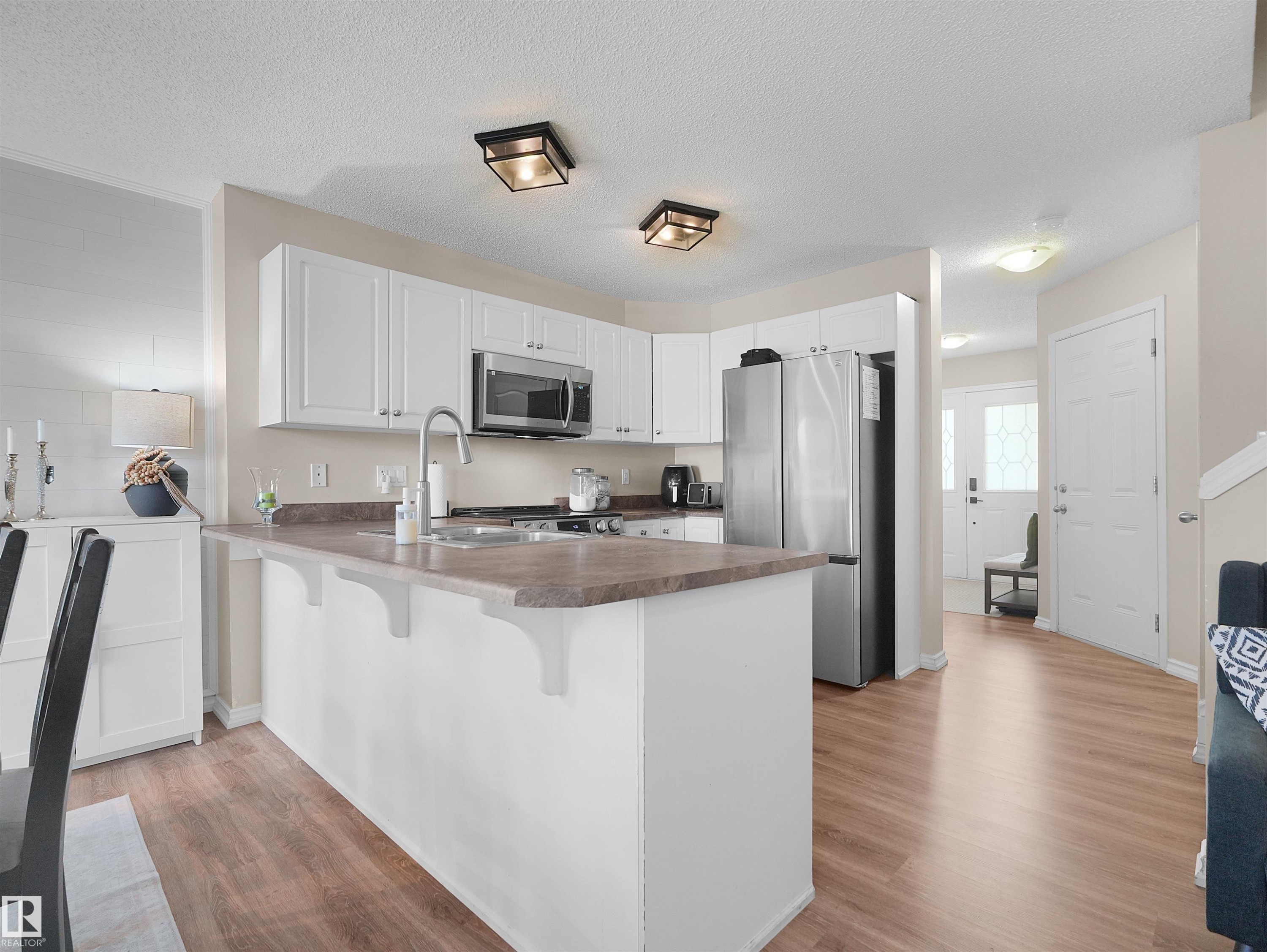 #90 5001 62 St, Beaumont, AB - Indoor Photo Showing Kitchen With Upgraded Kitchen