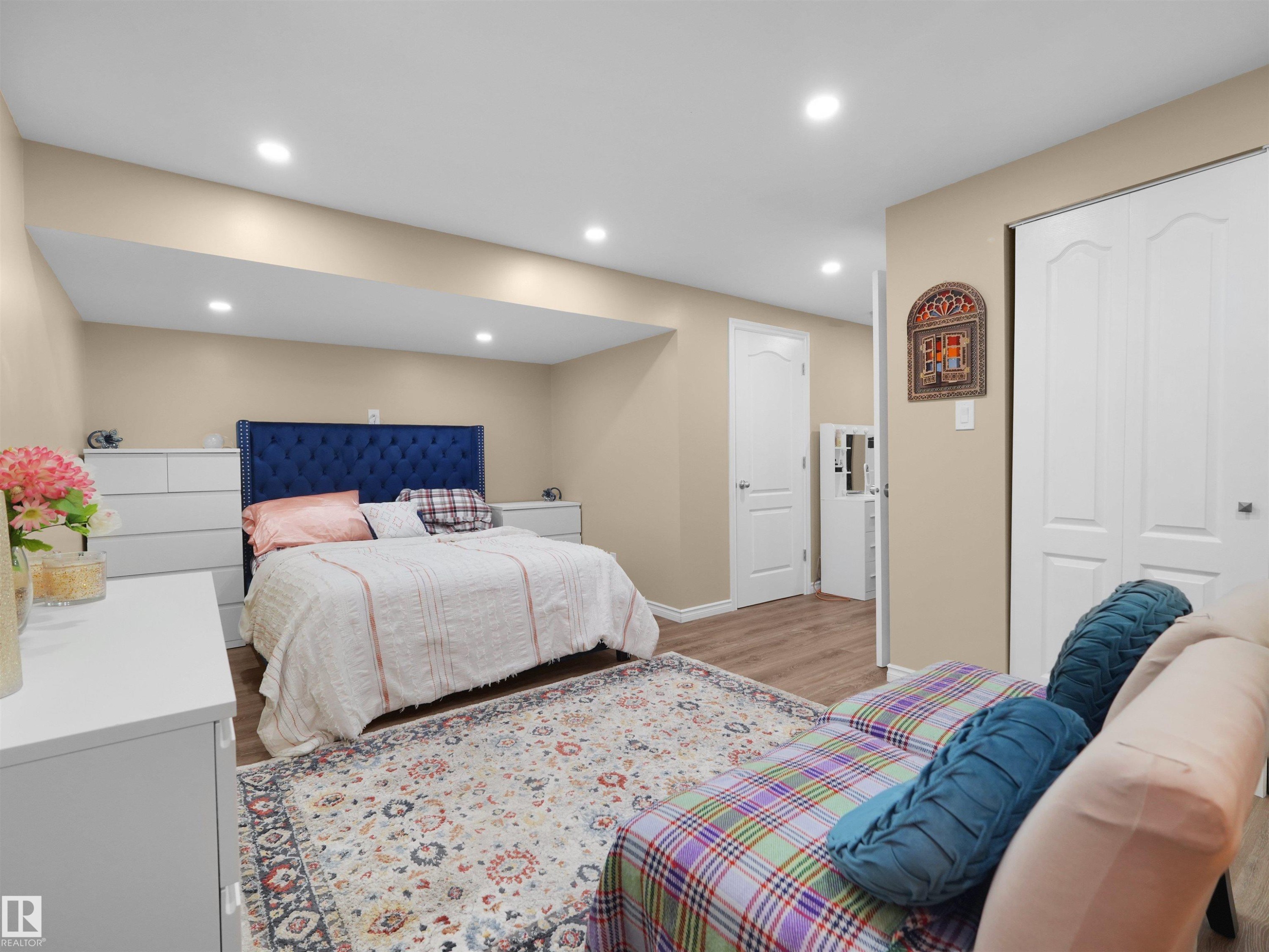 #90 5001 62 St, Beaumont, AB - Indoor Photo Showing Bedroom