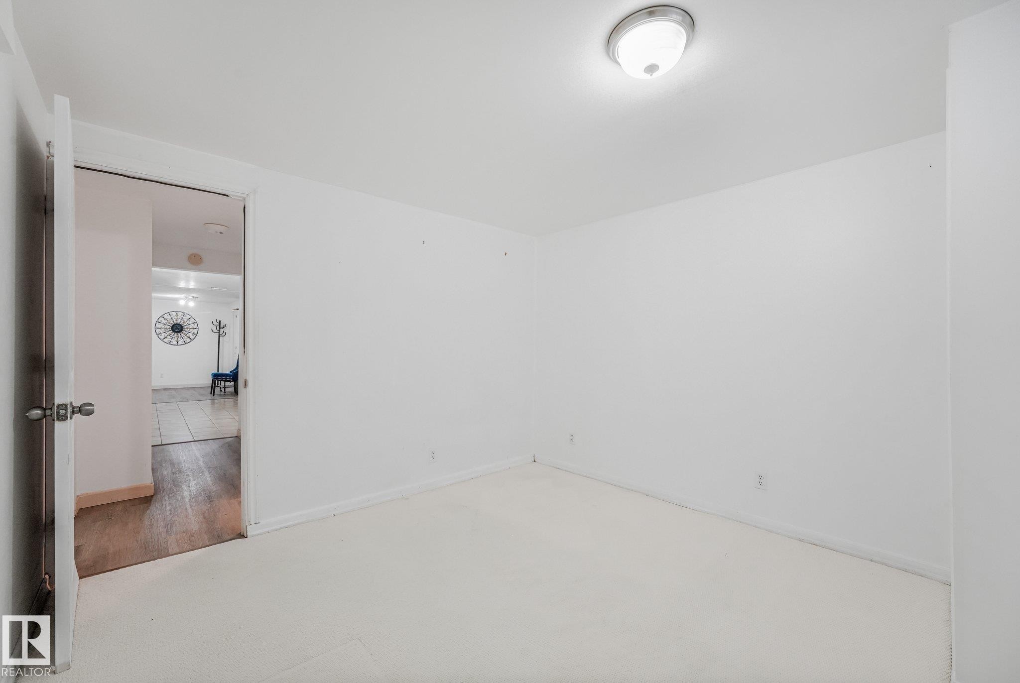 5914 91 Avenue Nw, Edmonton, AB - Indoor Photo Showing Other Room