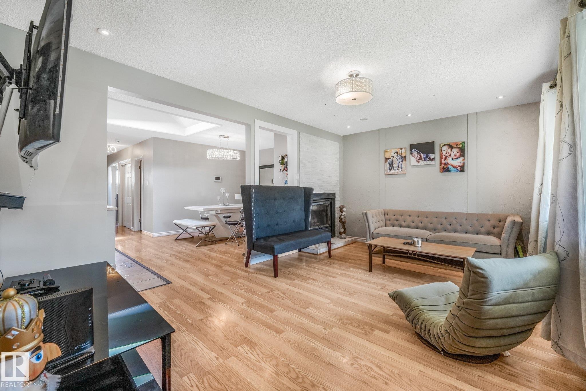 5914 91 Avenue Nw, Edmonton, AB - Indoor
