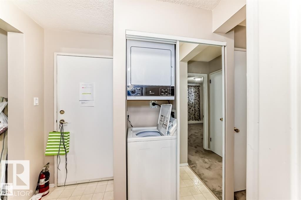 #104 11455 41 Av Nw, Edmonton, AB - Indoor Photo Showing Bathroom