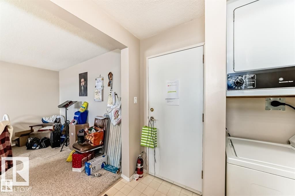 #104 11455 41 Av Nw, Edmonton, AB - Indoor Photo Showing Kitchen