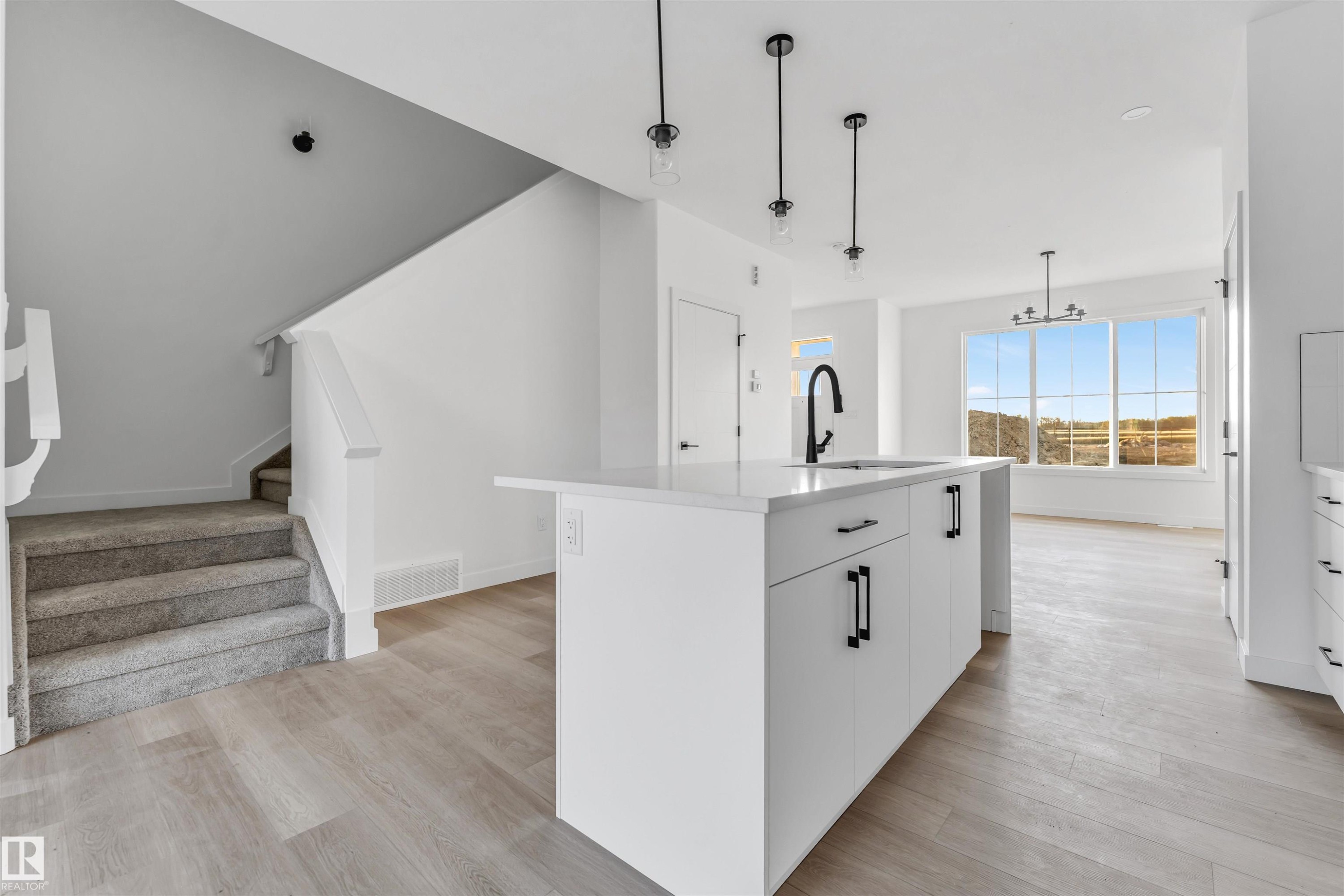 536 Ashgrove Circle, Leduc, AB - Indoor Photo Showing Kitchen