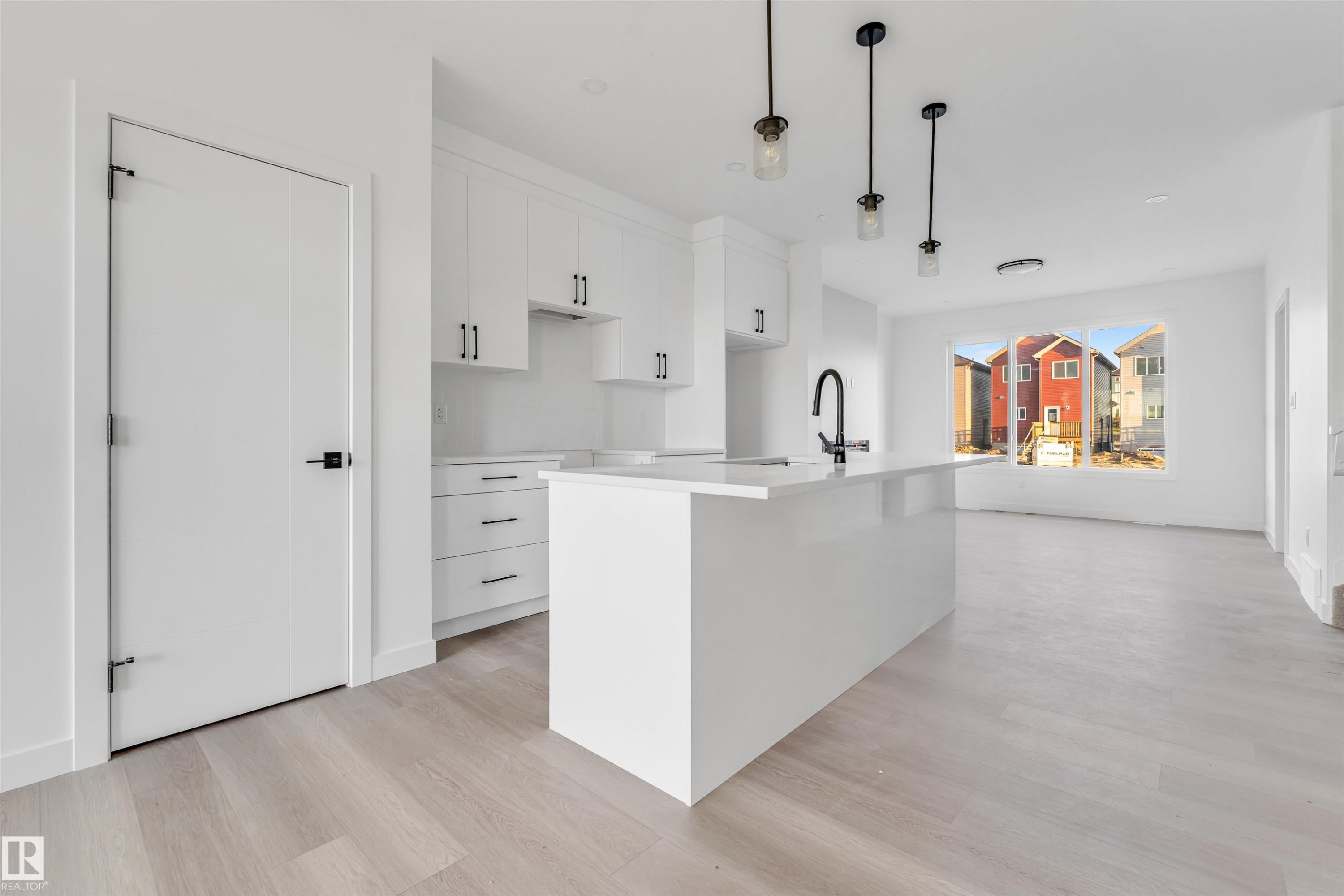 536 Ashgrove Circle, Leduc, AB - Indoor Photo Showing Kitchen