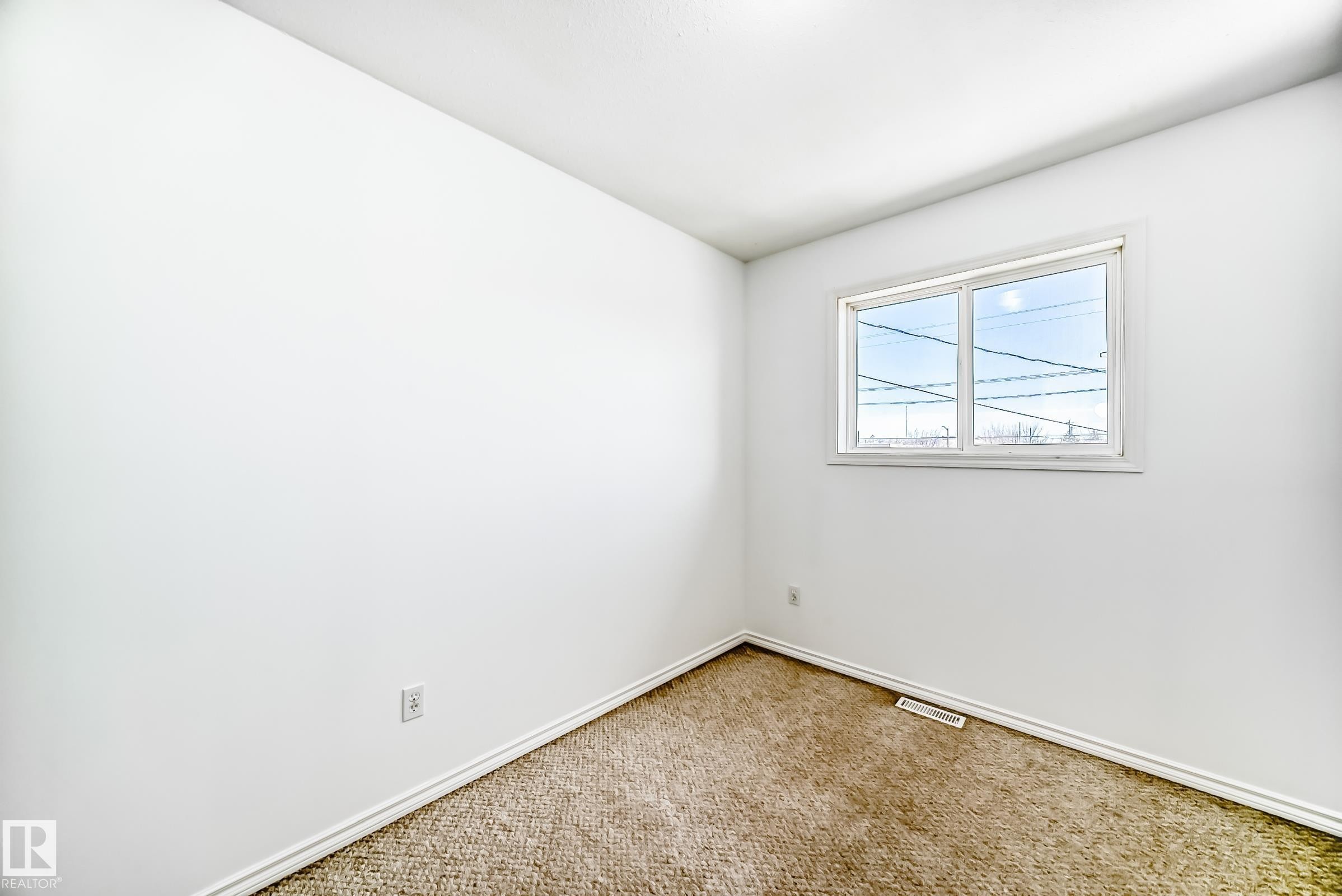White walls, neutral carpet, and a white-framed window - 11727 83 Street Nw, Edmonton, AB - Indoor Photo Showing Other Room