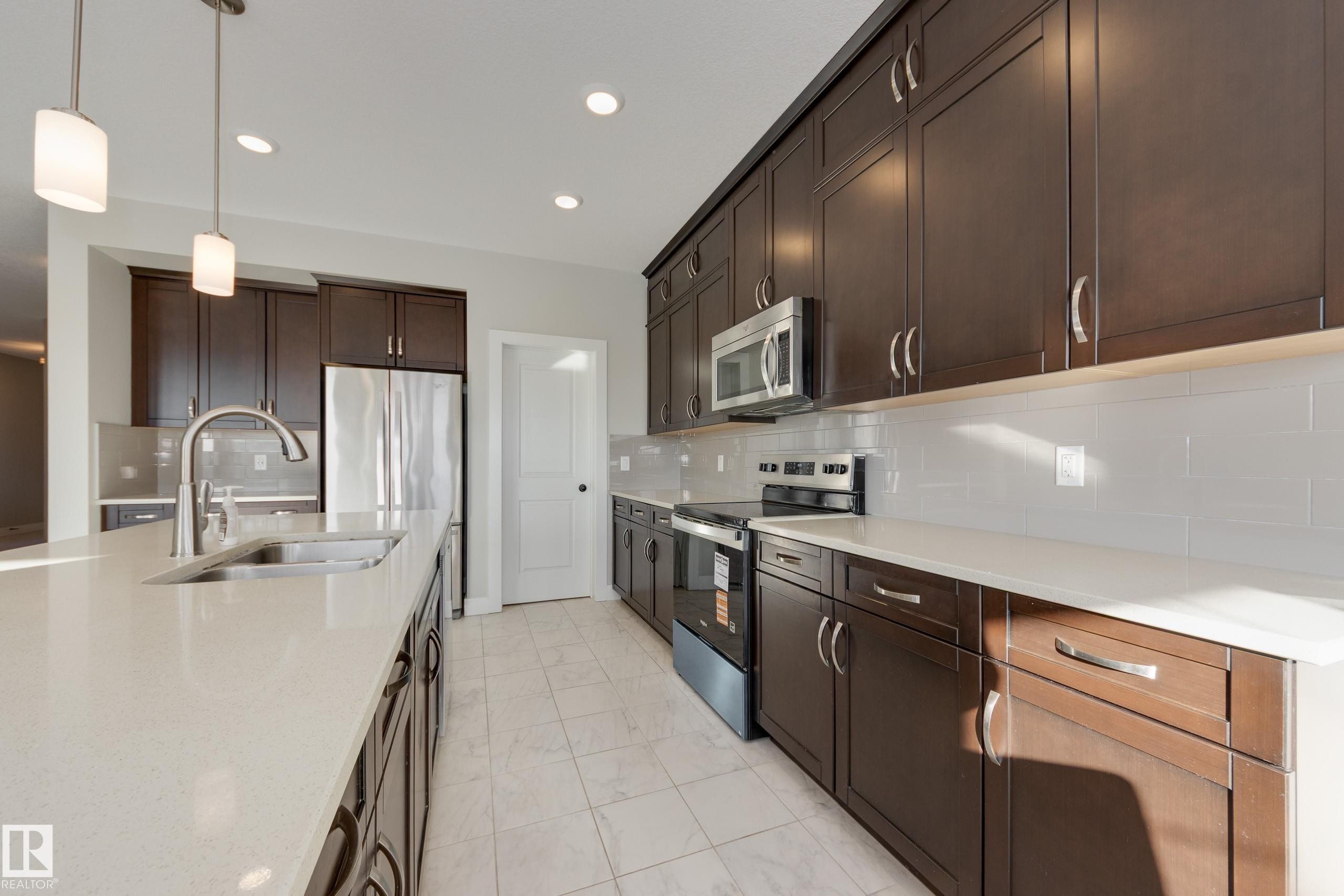 7473 Colonel Mewburn Road Nw, Edmonton, AB - Indoor Photo Showing Kitchen With Upgraded Kitchen